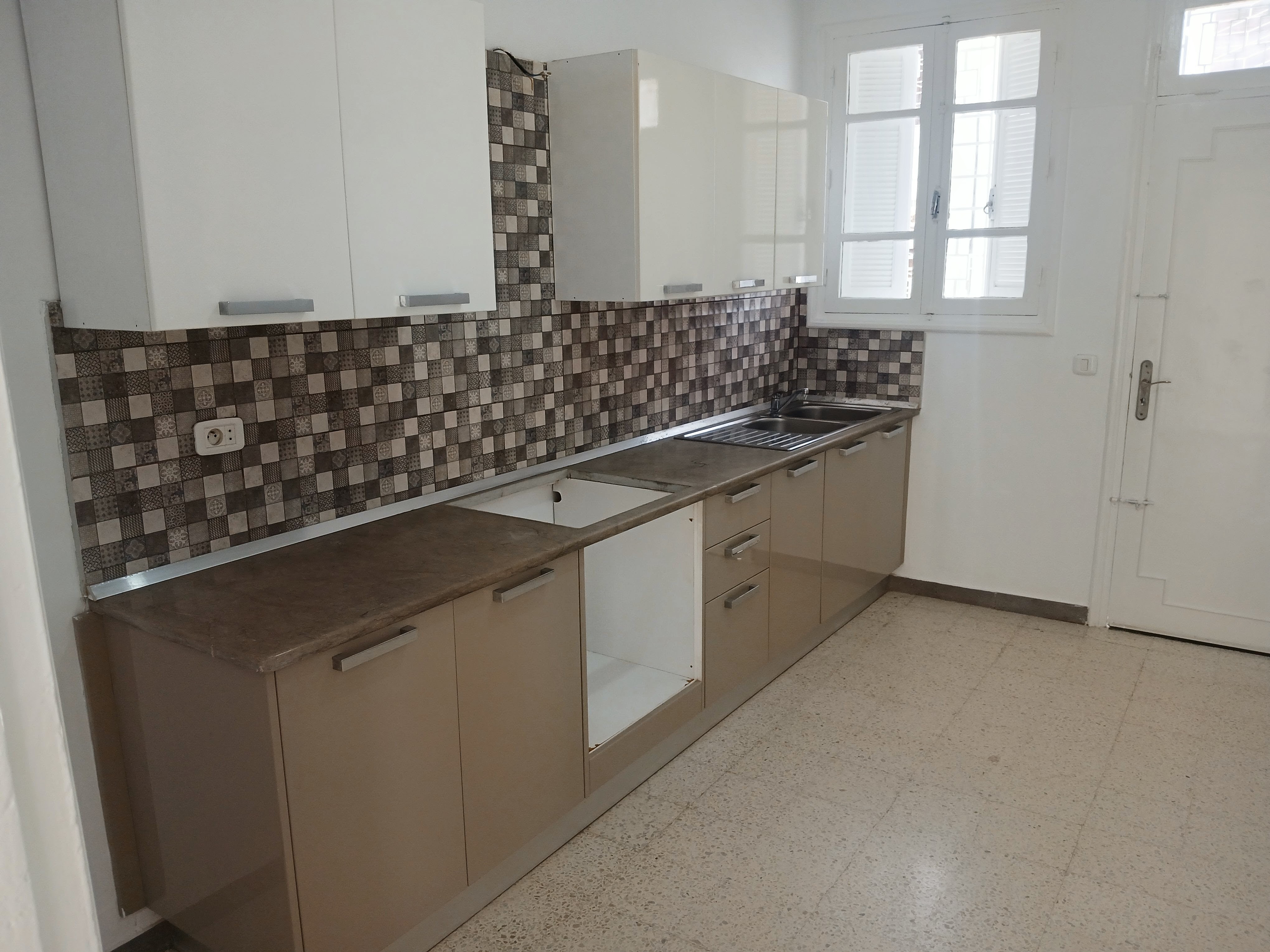 Ariana Ville&nbsp;El Menzah 7&nbsp;Location&nbsp;Appart. 4 pi�ces&nbsp;Etage de villa s3 avec terrasse � menzah 7