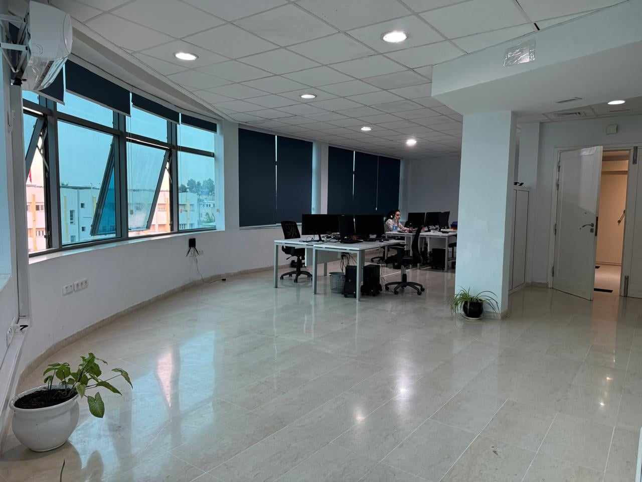Cite El Khadra&nbsp;Cite Jardins&nbsp;Bureaux & Commerces&nbsp;Bureau&nbsp;Superbe bureau 350 m2 � alain savary