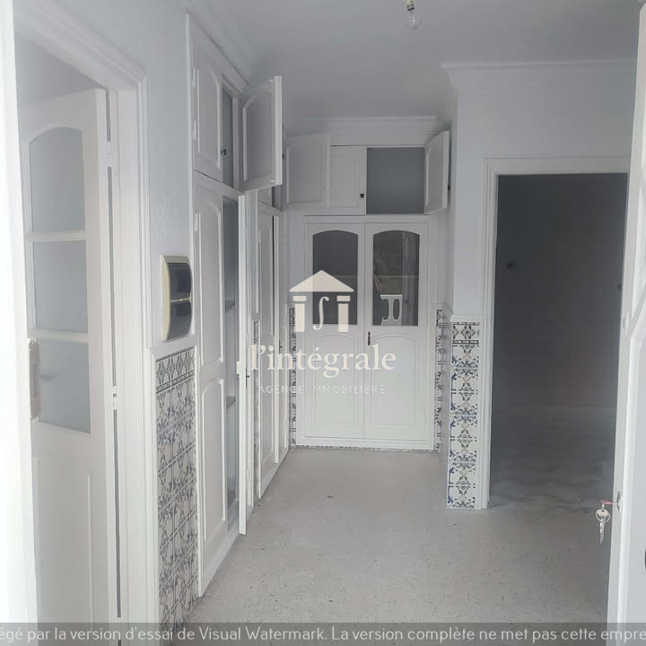 Ariana Ville&nbsp;Cite Ennasr 2&nbsp;Location&nbsp;Appart. 3 pi�ces&nbsp;Rez de chauss�e villa s2