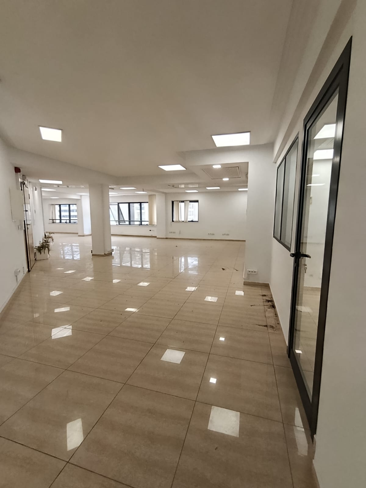 Cite El Khadra&nbsp;Zone urbaine nord&nbsp;Bureaux & Commerces&nbsp;Bureau&nbsp;Cun loc bureau d0805