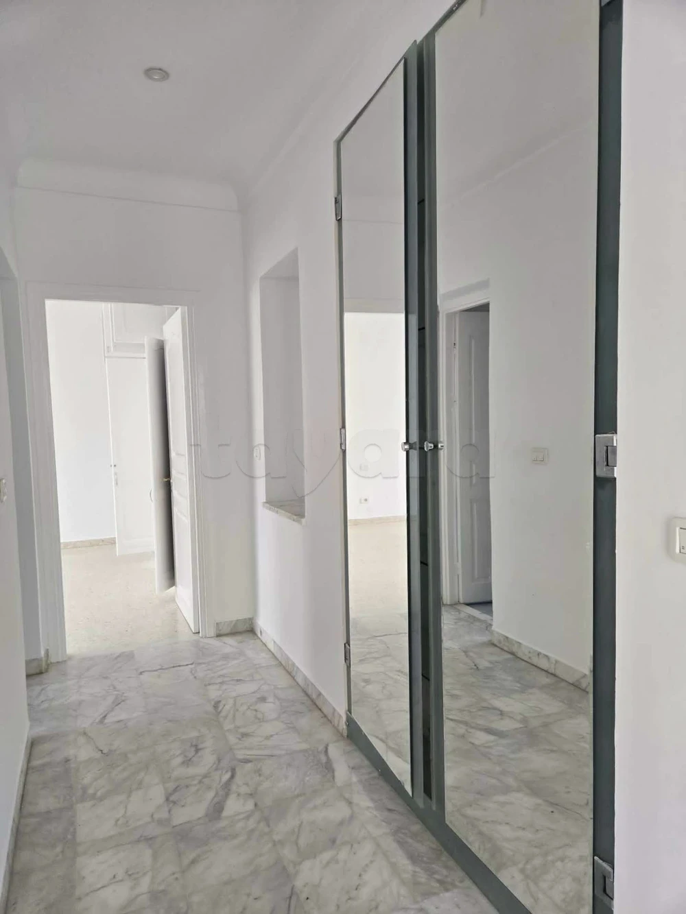 El Menzah&nbsp;El Menzah 4&nbsp;Location&nbsp;Appart. 5 pi�ces+&nbsp;Un vaste 2tage de villa s5  � menzah4