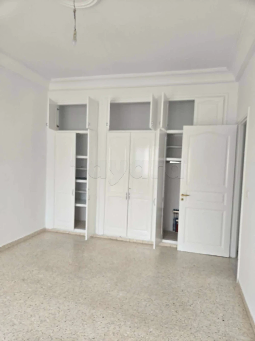 El Menzah&nbsp;El Menzah 4&nbsp;Location&nbsp;Appart. 5 pi�ces+&nbsp;Un vaste 2tage de villa s5  � menzah4