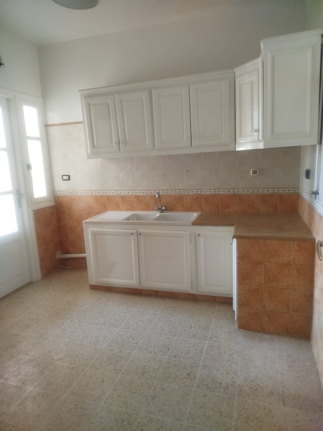 La Soukra&nbsp;Borj Louzir&nbsp;Location&nbsp;Appart. 4 pi�ces&nbsp;Un appartement s3 �  borj louzir