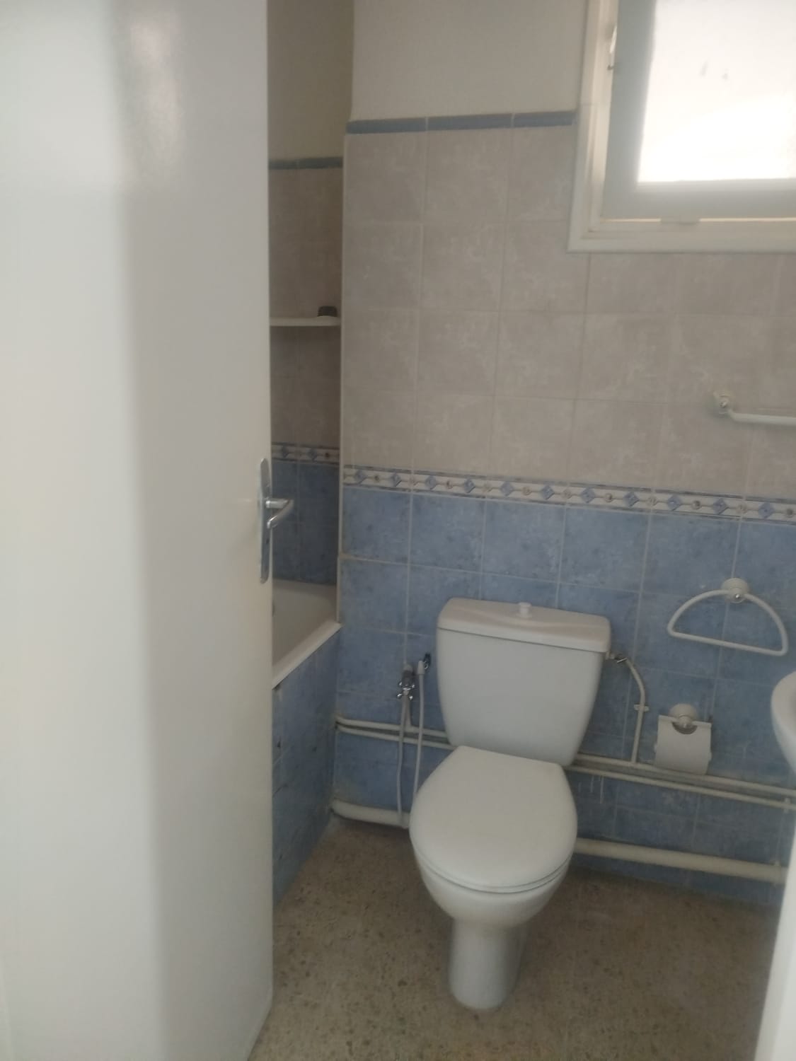 La Soukra&nbsp;Borj Louzir&nbsp;Location&nbsp;Appart. 4 pi�ces&nbsp;Un appartement s3 �  borj louzir