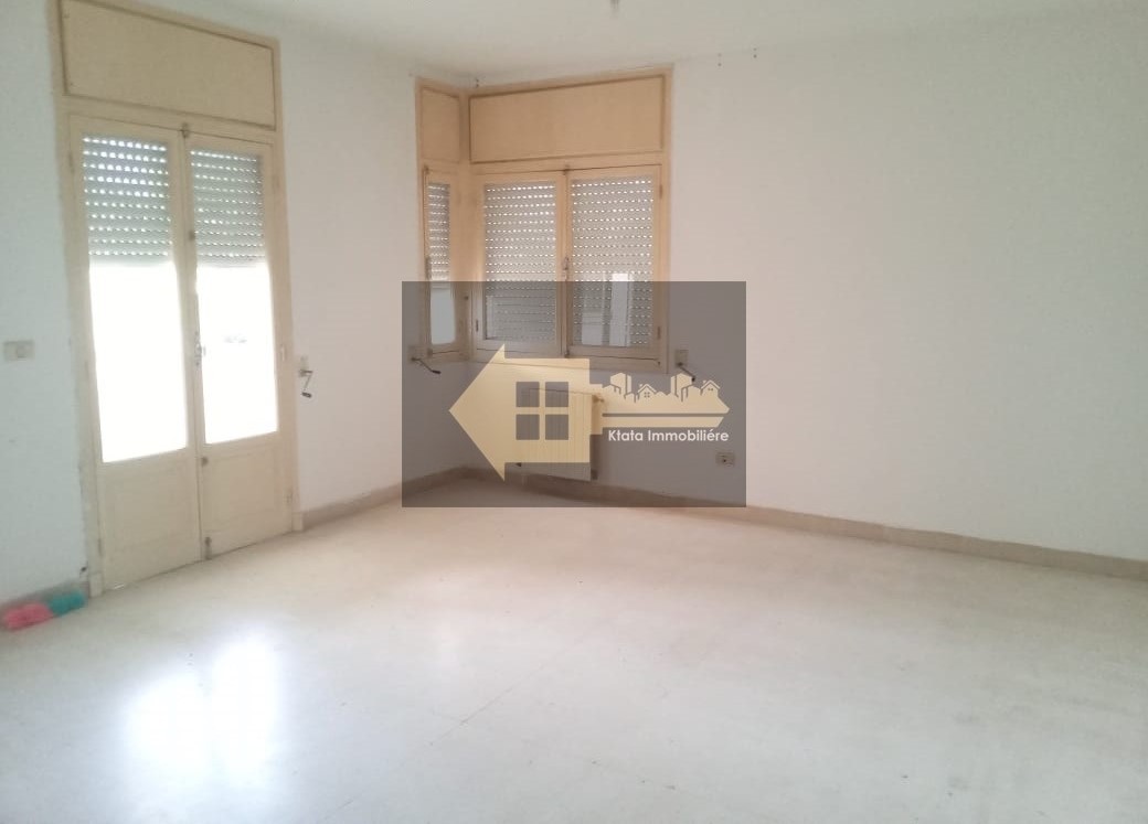 La Soukra&nbsp;Borj Louzir&nbsp;Vente&nbsp;Appart. 4 pi�ces&nbsp;Cit� hedi nouira  ven app s3 ref0526