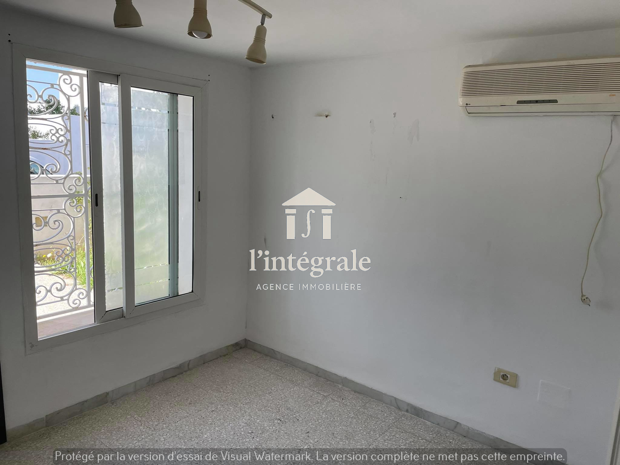 Ariana Ville&nbsp;Cite Ennasr 2&nbsp;Location&nbsp;Maisons&nbsp;Local pour bureau ou commerce