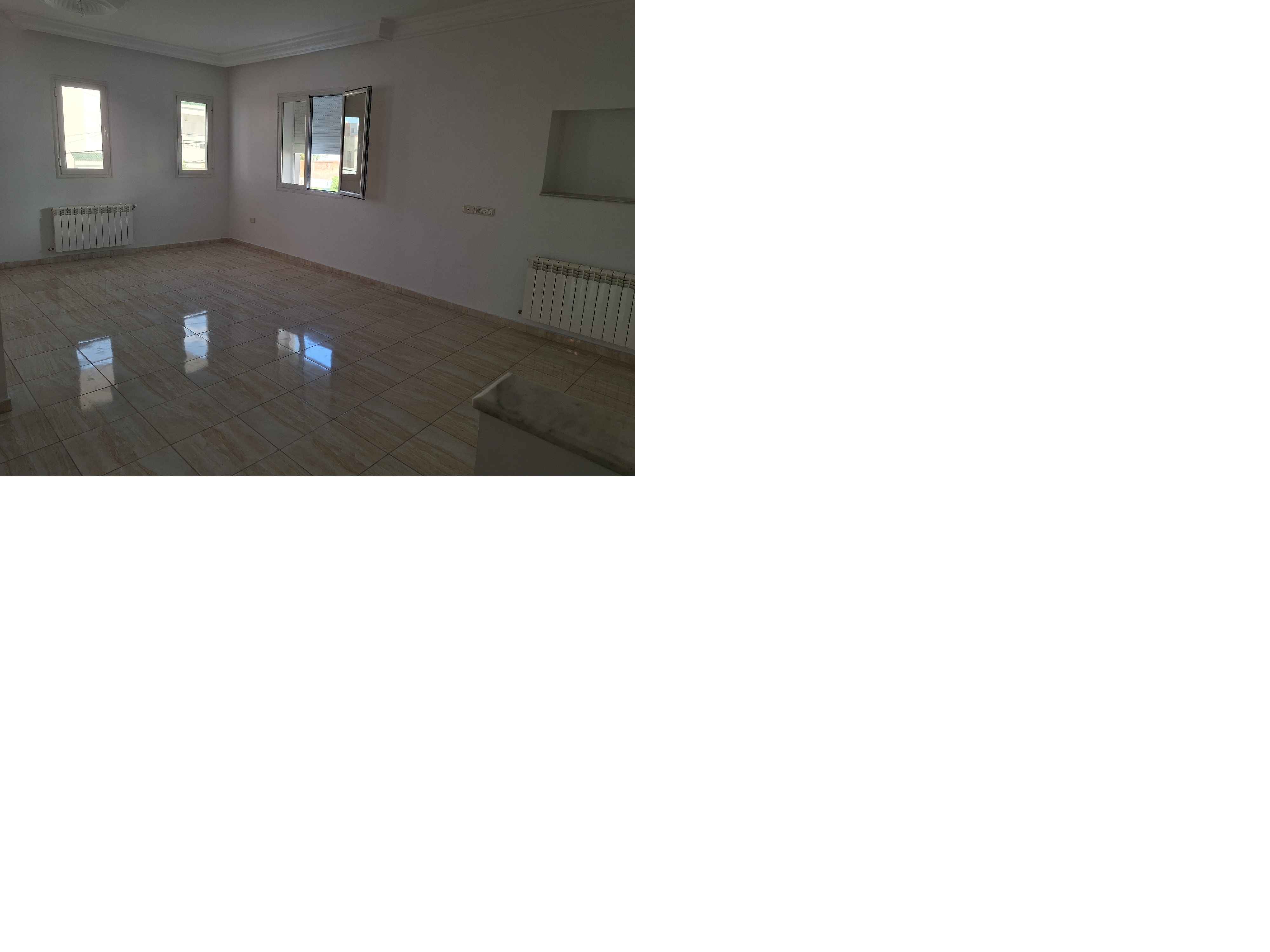 Bou Mhel El Bassatine&nbsp;Bou Mhel&nbsp;Location&nbsp;Appart. 4 pi�ces&nbsp;Etage de villa hs
