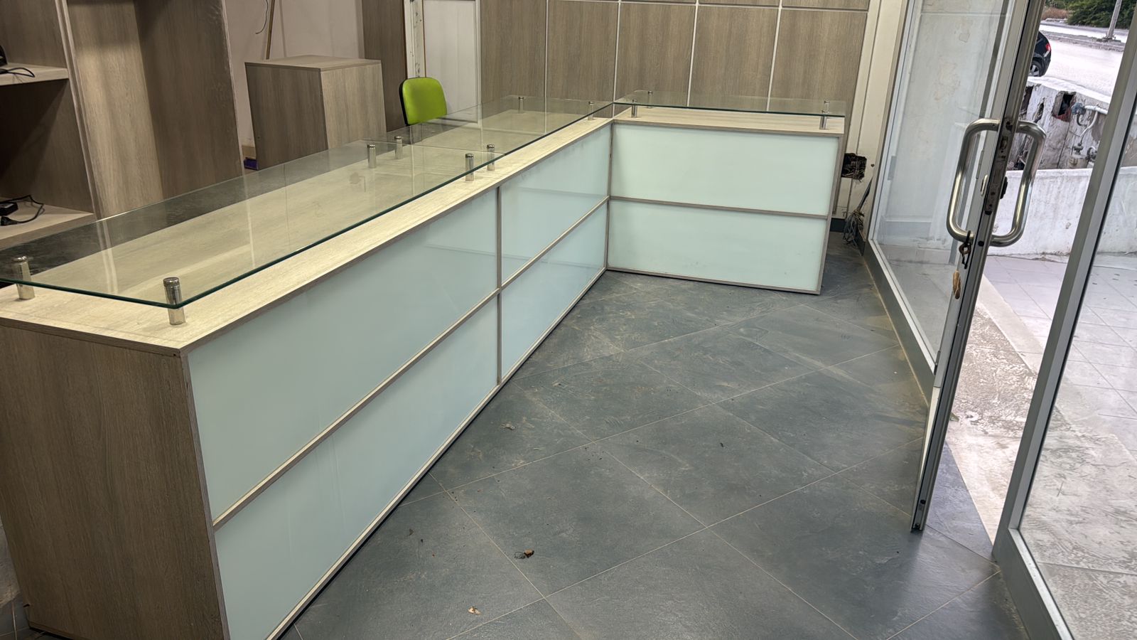 La Soukra&nbsp;Sidi Frej&nbsp;Autres meubles&nbsp;Autres&nbsp;Comptoir pour commerce