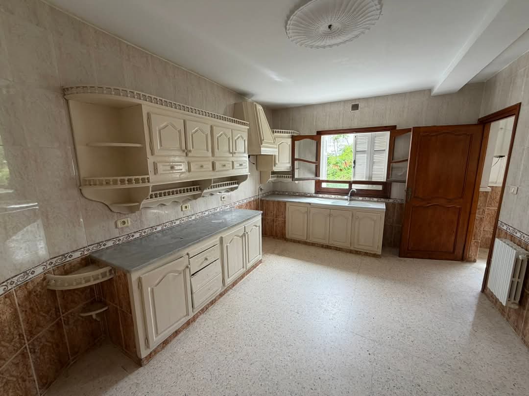 Ariana Ville&nbsp;Cite Ennasr 1&nbsp;Location&nbsp;Maisons&nbsp;Etage de villa s4 1600d ennasr 1