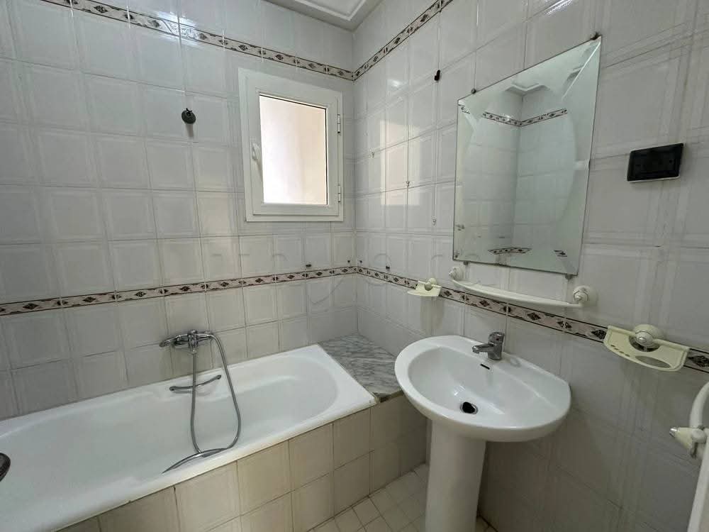 Ariana Ville&nbsp;El Menzah 7&nbsp;Location&nbsp;Appart. 4 pi�ces&nbsp;S3 1300d menzah 7bis