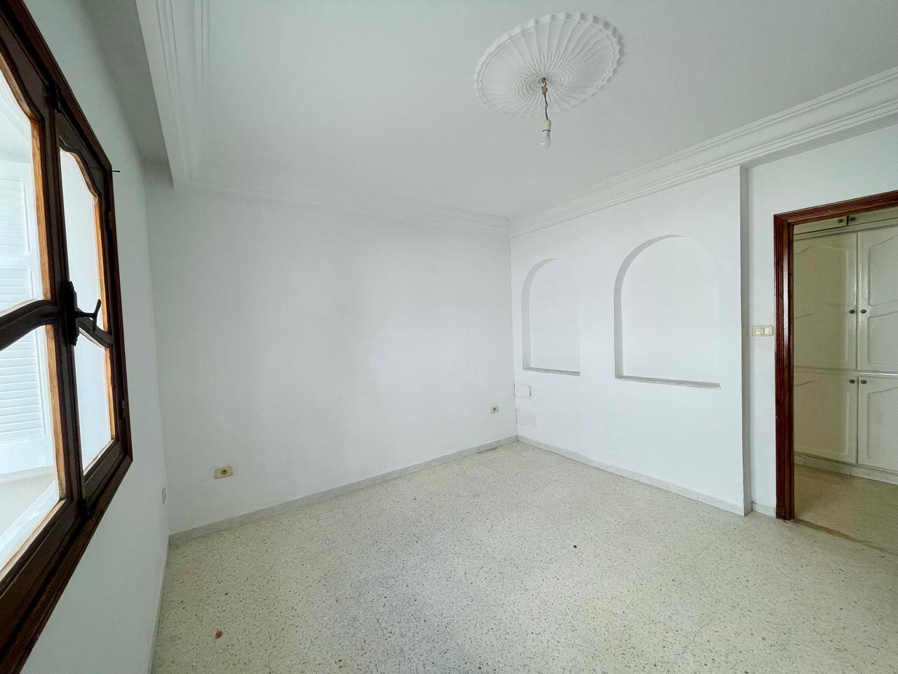Ariana Ville&nbsp;Cite Ennasr 2&nbsp;Location&nbsp;Appart. 5 pi�ces+&nbsp;Etage de villa s4 � ennasr 1