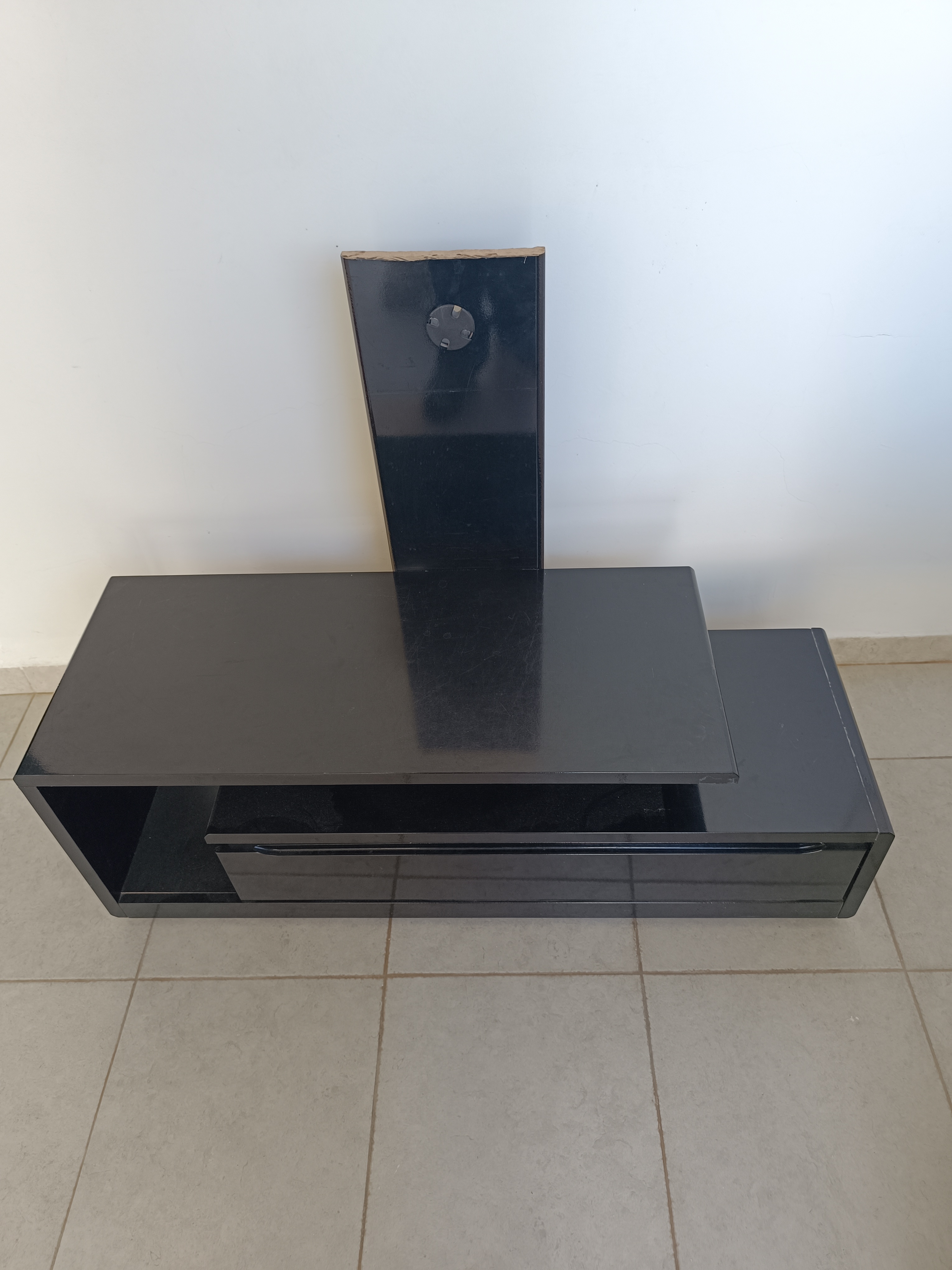 La Soukra&nbsp;Borj Louzir&nbsp;Autres meubles&nbsp;Autres&nbsp;Meuble tv en tr�s bon �tat
