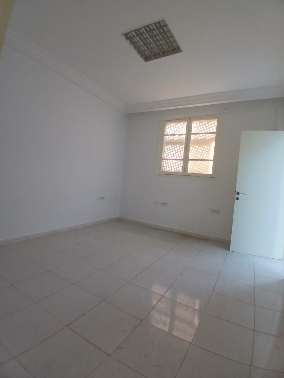 Ain Zaghouan&nbsp;Ain Zaghouan&nbsp;Bureaux & Commerces&nbsp;Bureau&nbsp;Un bureau 4 pi�ces � ain zaghouan
