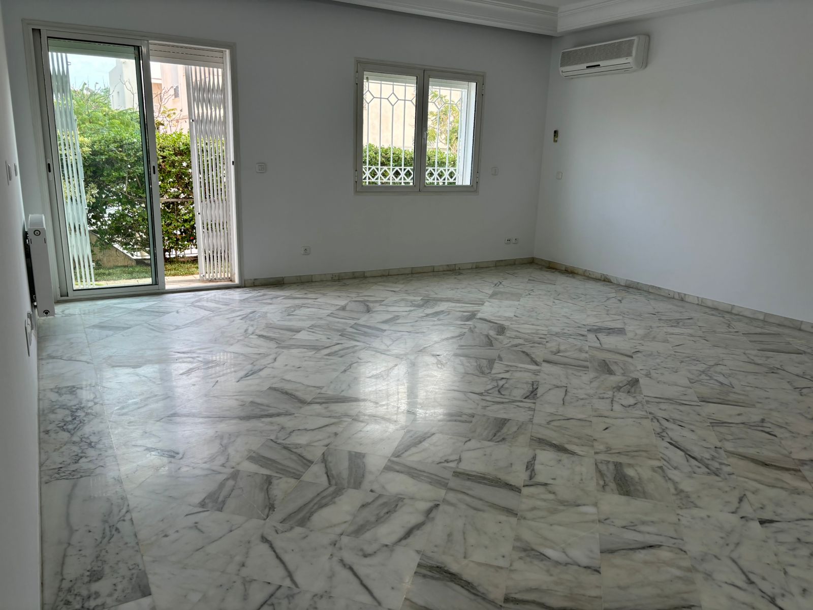 La Marsa&nbsp;Berge Du Lac&nbsp;Location&nbsp;Duplex&nbsp;Triplex s5 avec jardin au lac2
