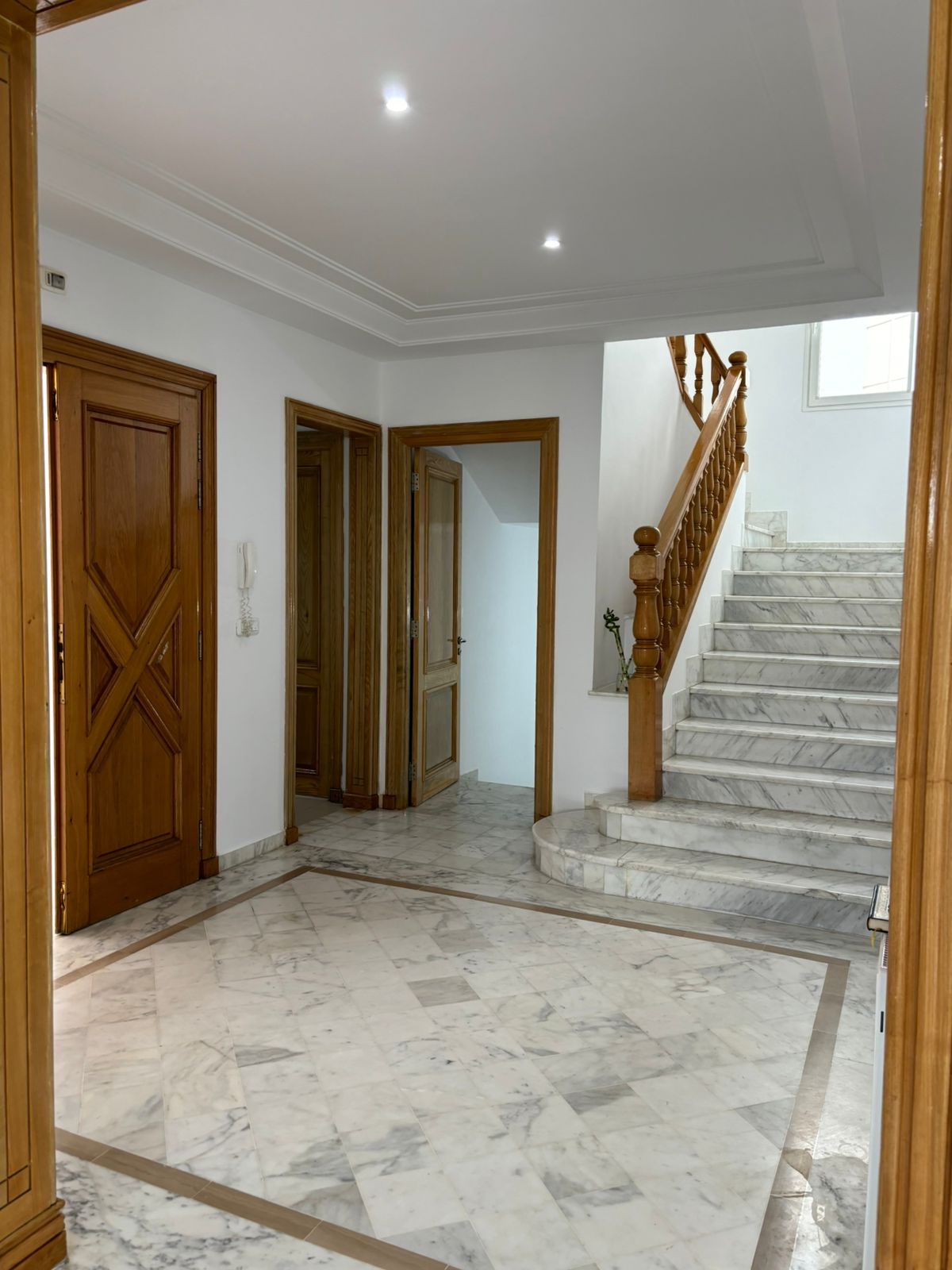La Marsa&nbsp;Berge Du Lac&nbsp;Location&nbsp;Duplex&nbsp;Triplex s5 avec jardin au lac2