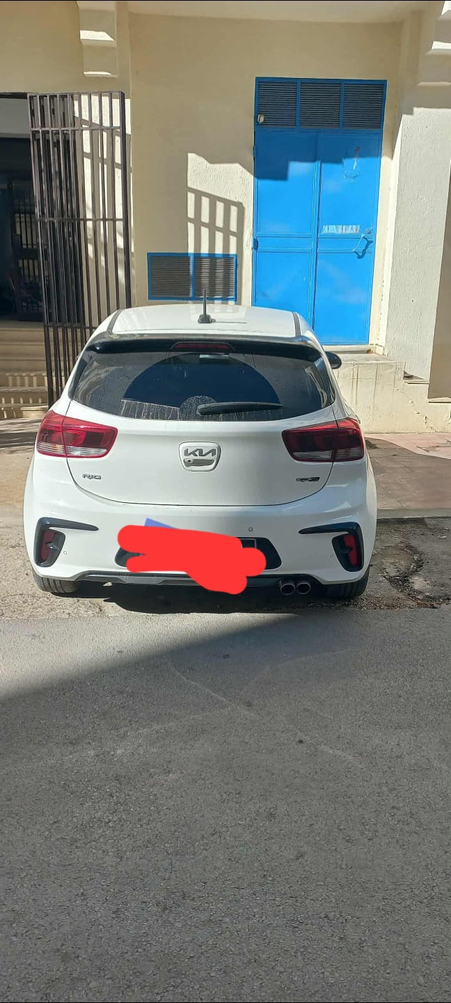 La Soukra&nbsp;Chotrana 1&nbsp;Kia&nbsp;Rio&nbsp;Particulier 1 �re main