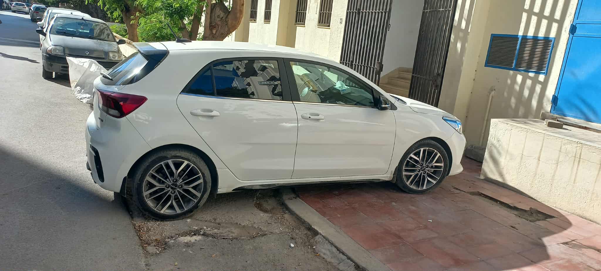 La Soukra&nbsp;Chotrana 1&nbsp;Kia&nbsp;Rio&nbsp;Particulier 1 �re main