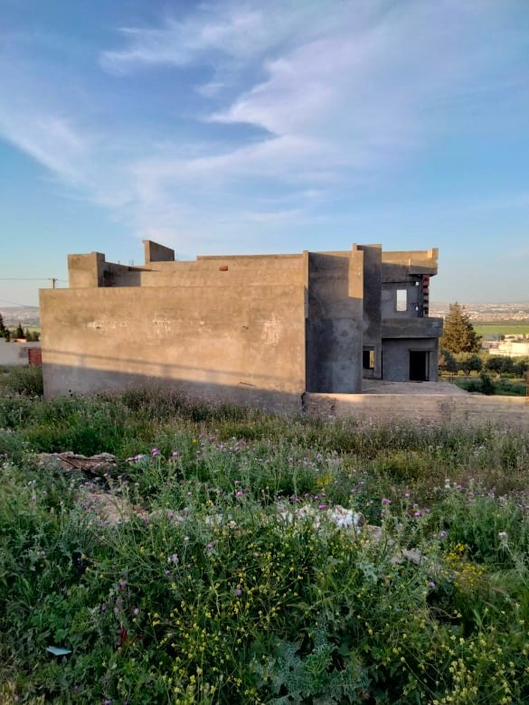 Oued Ellil&nbsp;Oued Ellil&nbsp;Vente&nbsp;Autre&nbsp;Sanheja une villa � moiti� construite