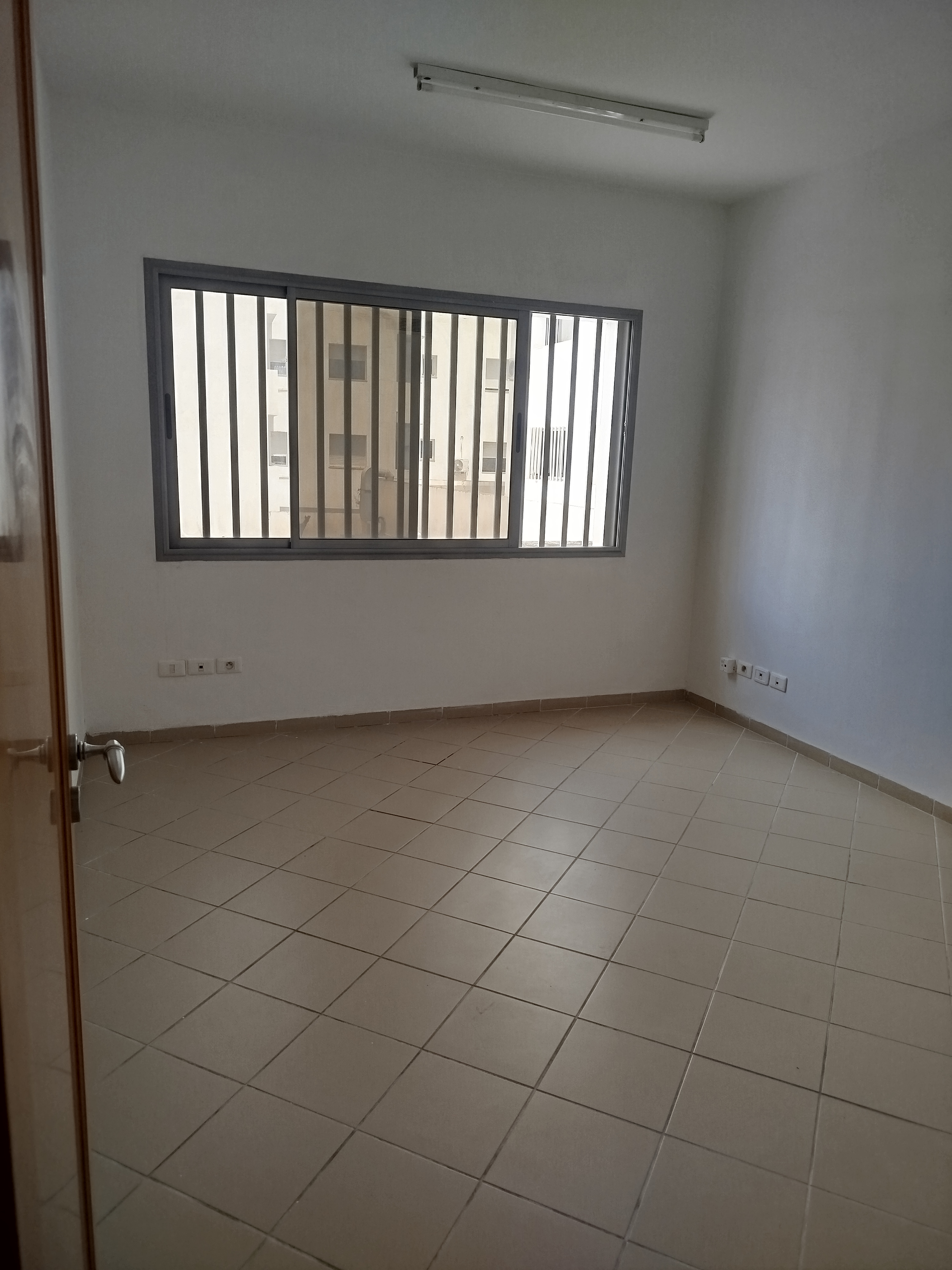 Cite El Khadra&nbsp;Kheireddine Pacha&nbsp;Location&nbsp;Autre&nbsp;Des bureaux