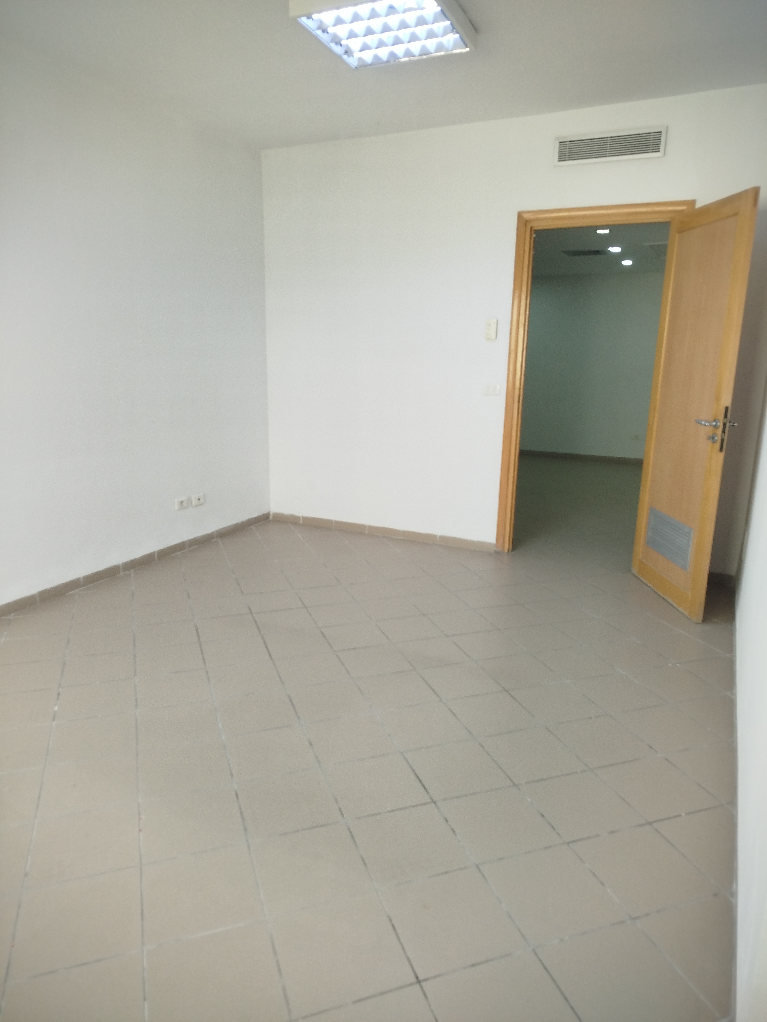 Cite El Khadra&nbsp;Kheireddine Pacha&nbsp;Location&nbsp;Autre&nbsp;Bureau b1 5