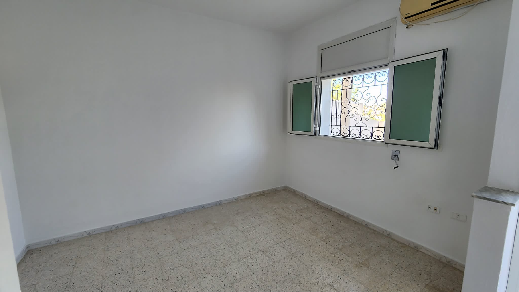 Ain Zaghouan&nbsp;Ain Zaghouan&nbsp;Location&nbsp;Appart. 2 pi�ces&nbsp;S2 rdc de villa jardins l'aouina