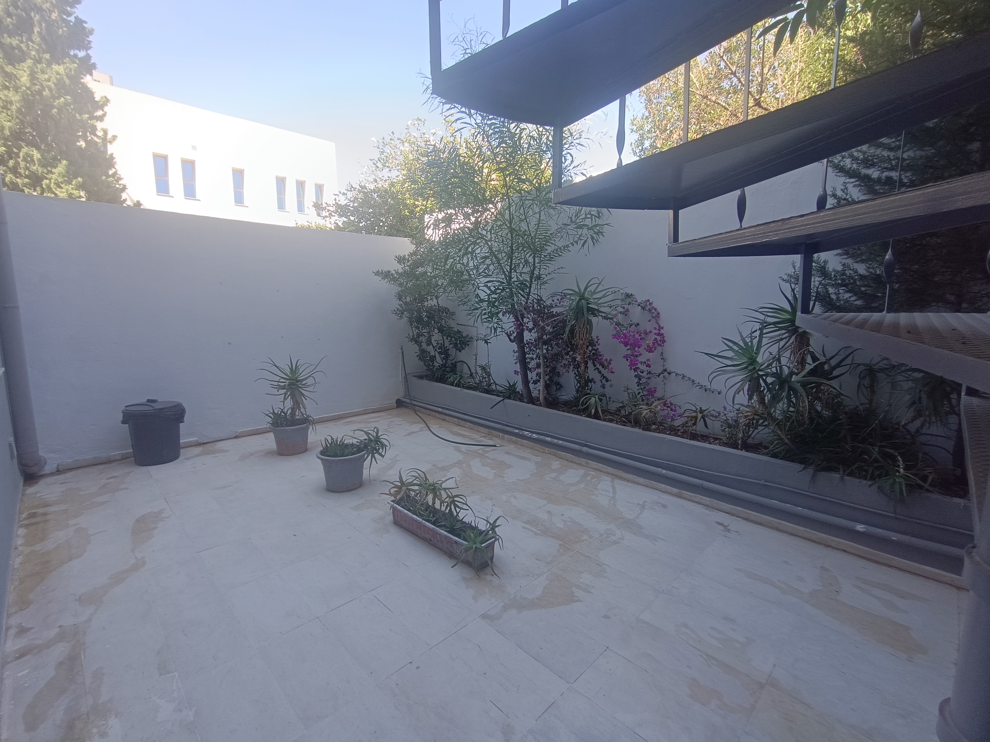 El Menzah&nbsp;Tunis Belvedere&nbsp;Bureaux & Commerces&nbsp;Bureau&nbsp;Open space avec terrasse privative