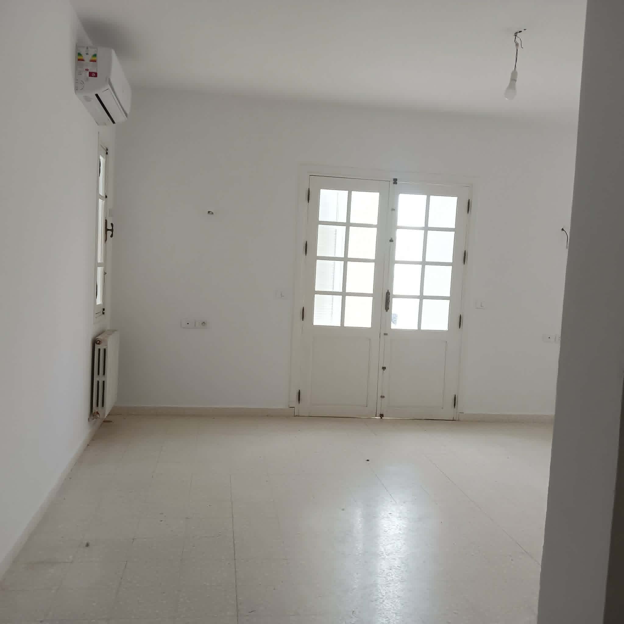 Ariana Ville&nbsp;Cite Ennasr 2&nbsp;Bureaux & Commerces&nbsp;Bureau&nbsp;Etage de villa h4 neuf garage