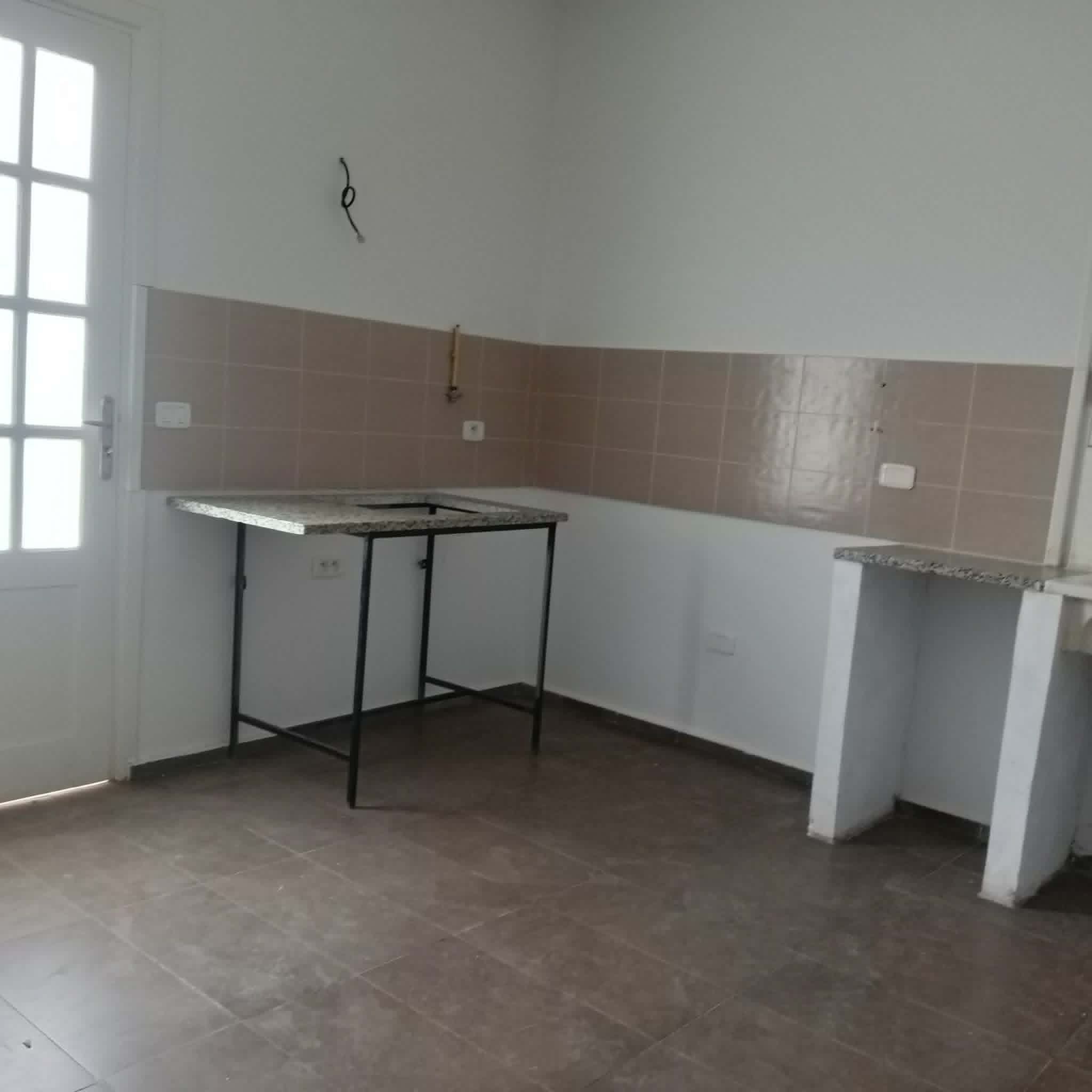 Ariana Ville&nbsp;Cite Ennasr 2&nbsp;Bureaux & Commerces&nbsp;Bureau&nbsp;Etage de villa h4 neuf garage