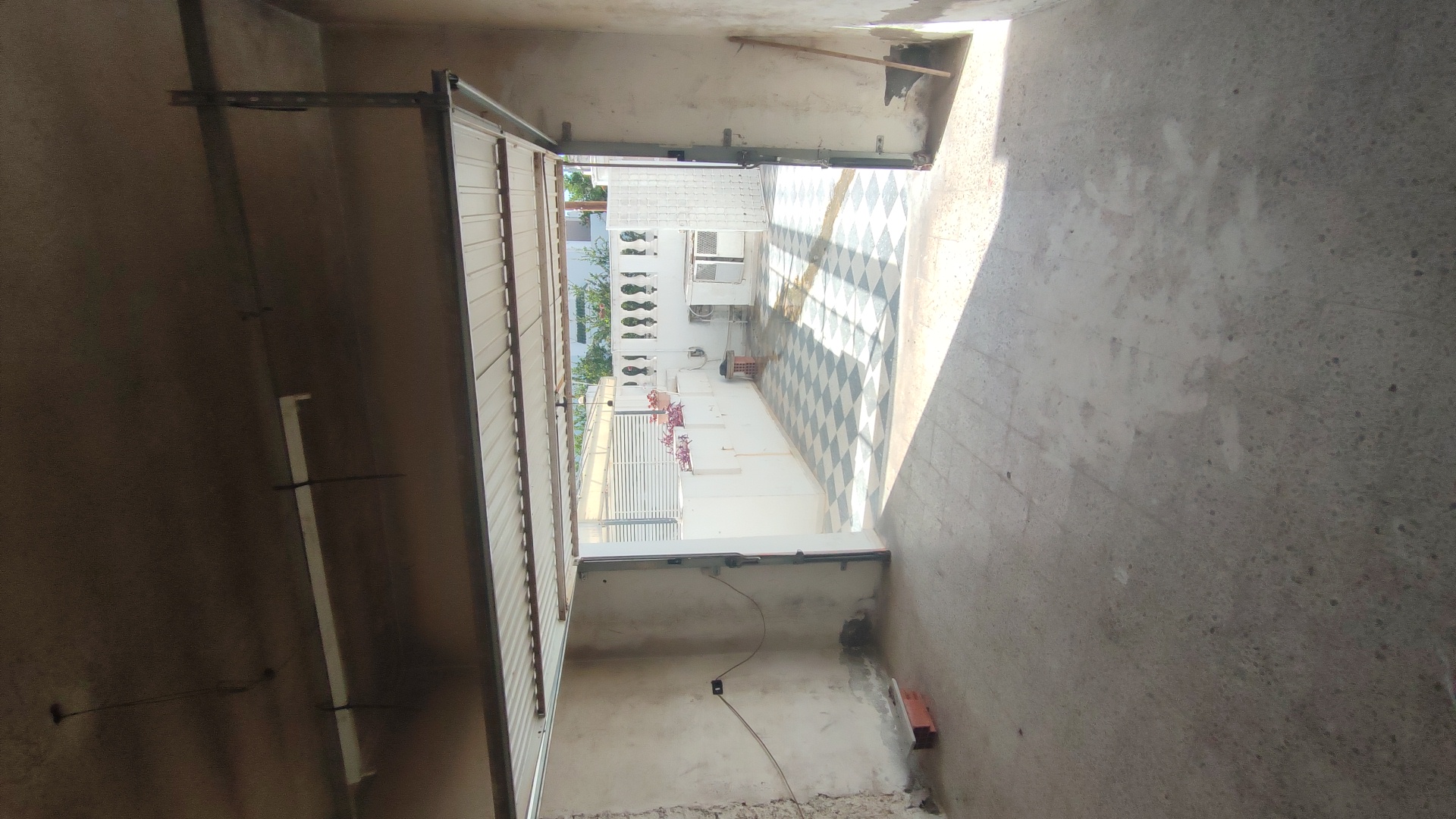 La Marsa&nbsp;El Aouina&nbsp;Bureaux & Commerces&nbsp;Autre&nbsp;D�p�t � l'aouina