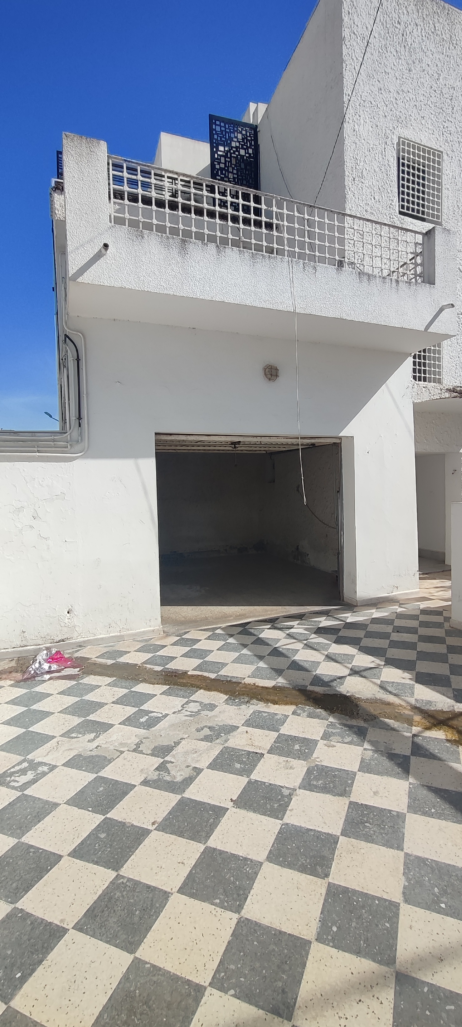 La Marsa&nbsp;El Aouina&nbsp;Bureaux & Commerces&nbsp;Autre&nbsp;D�p�t � l'aouina