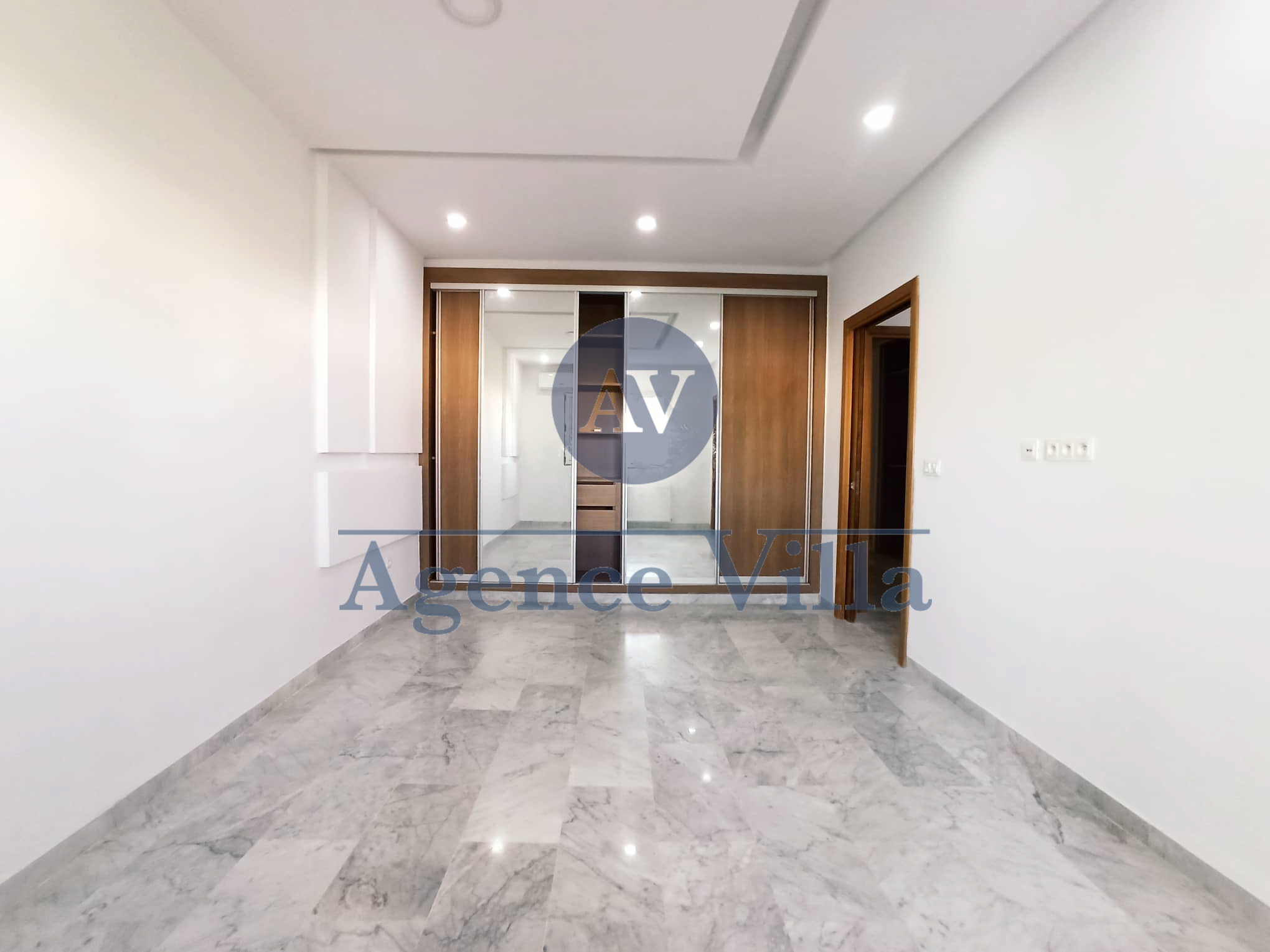 La Marsa&nbsp;El Aouina&nbsp;Location&nbsp;Appart. 4 pi�ces&nbsp;Etage de villa s3 � l'aouina