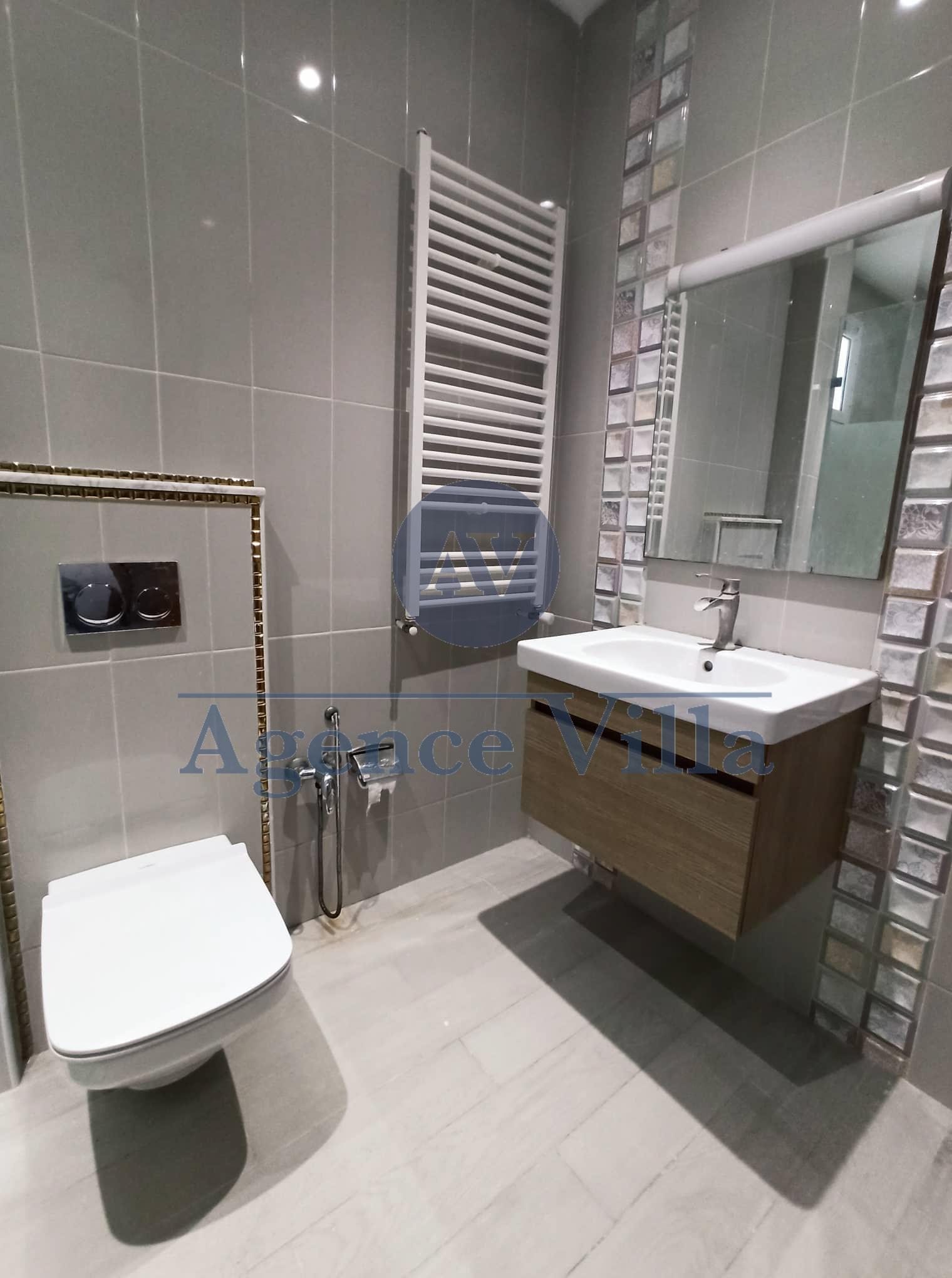 La Marsa&nbsp;El Aouina&nbsp;Location&nbsp;Appart. 4 pi�ces&nbsp;Etage de villa s3 � l'aouina