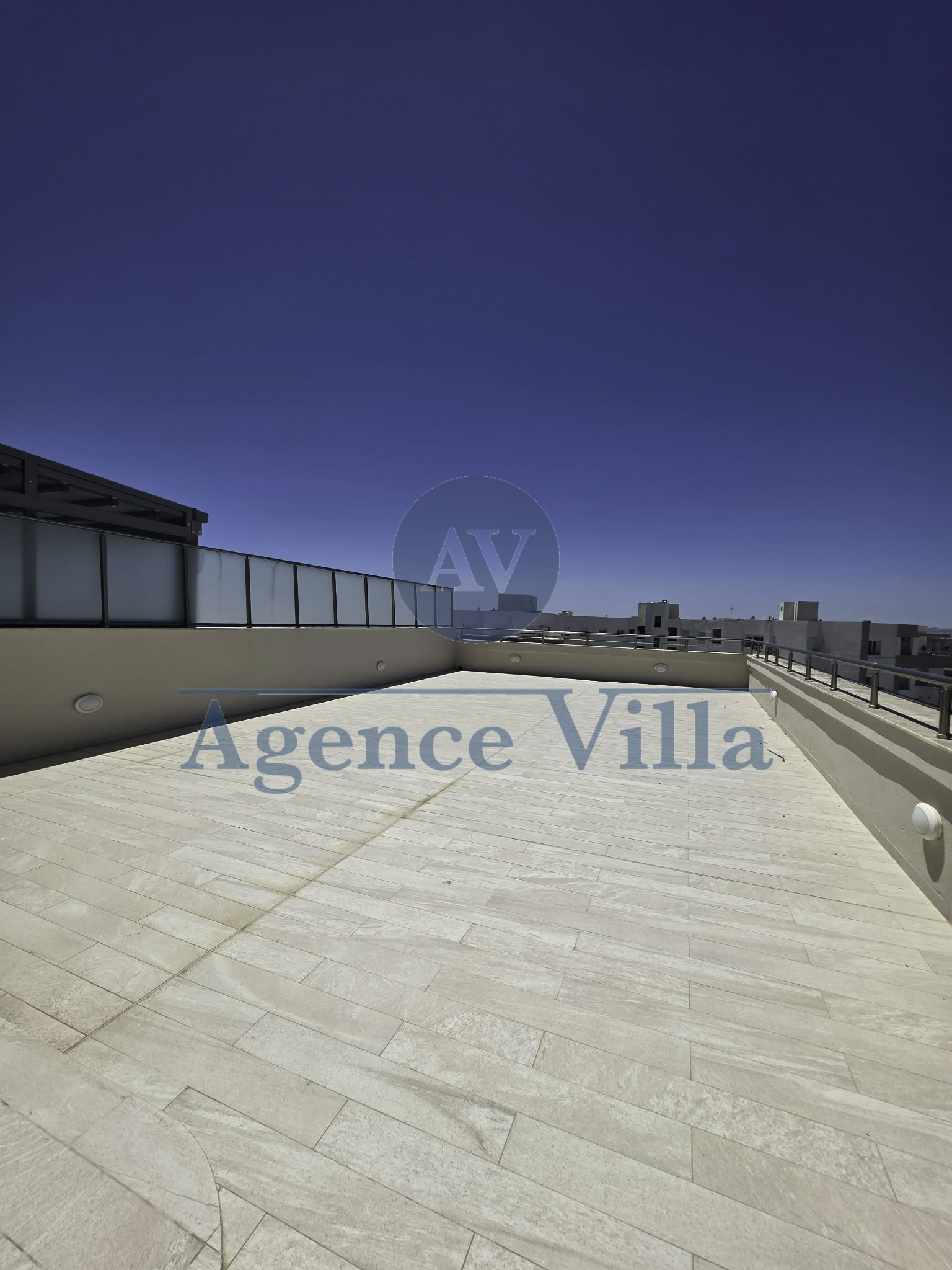 La Marsa&nbsp;Berge Du Lac&nbsp;Location&nbsp;Appart. 5 pi�ces+&nbsp;Penthouse neuf avec piscine priv�e au lac 2