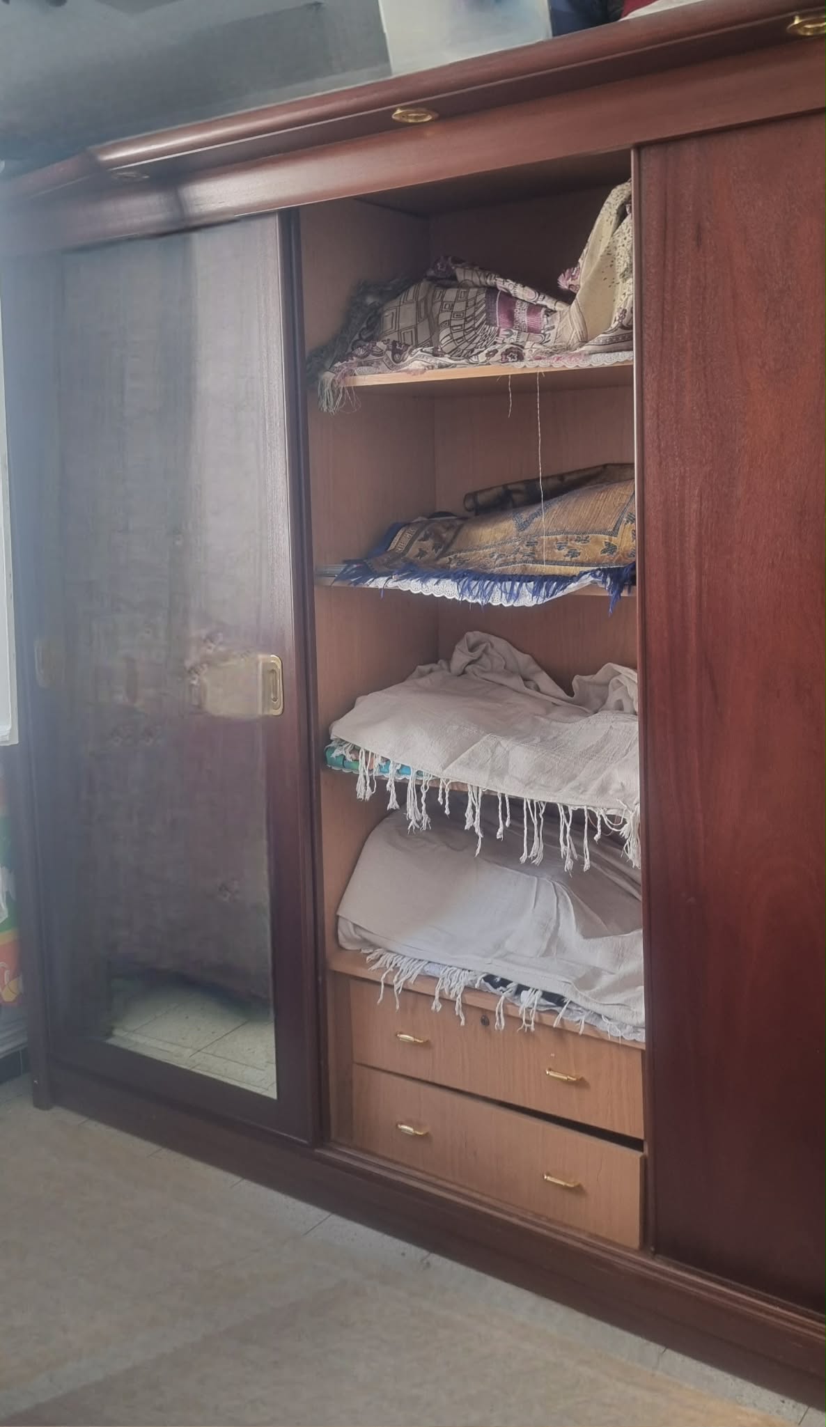 Raoued&nbsp;Ariana Essoughra&nbsp;Chambres � coucher&nbsp;Armoires - Dressing&nbsp;Divers meubles