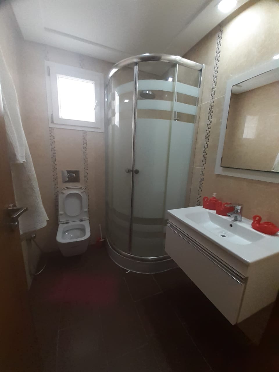 Monastir&nbsp;Monastir&nbsp;Location&nbsp;Appart. 1 pi�ce&nbsp;Appartement a skanes au dessus showroom