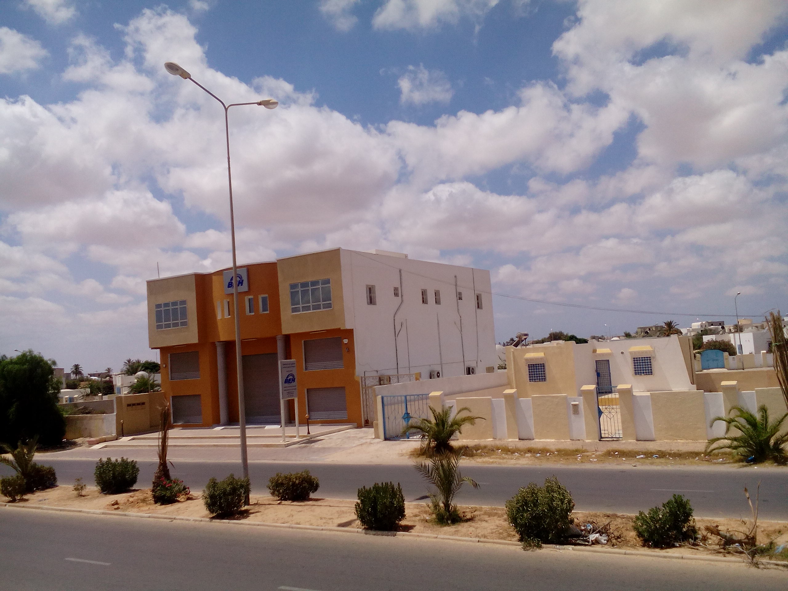 Djerba - Midoun&nbsp;Zone Hoteliere&nbsp;Location&nbsp;Surfaces&nbsp;Usage bureautique sur boulevard principal