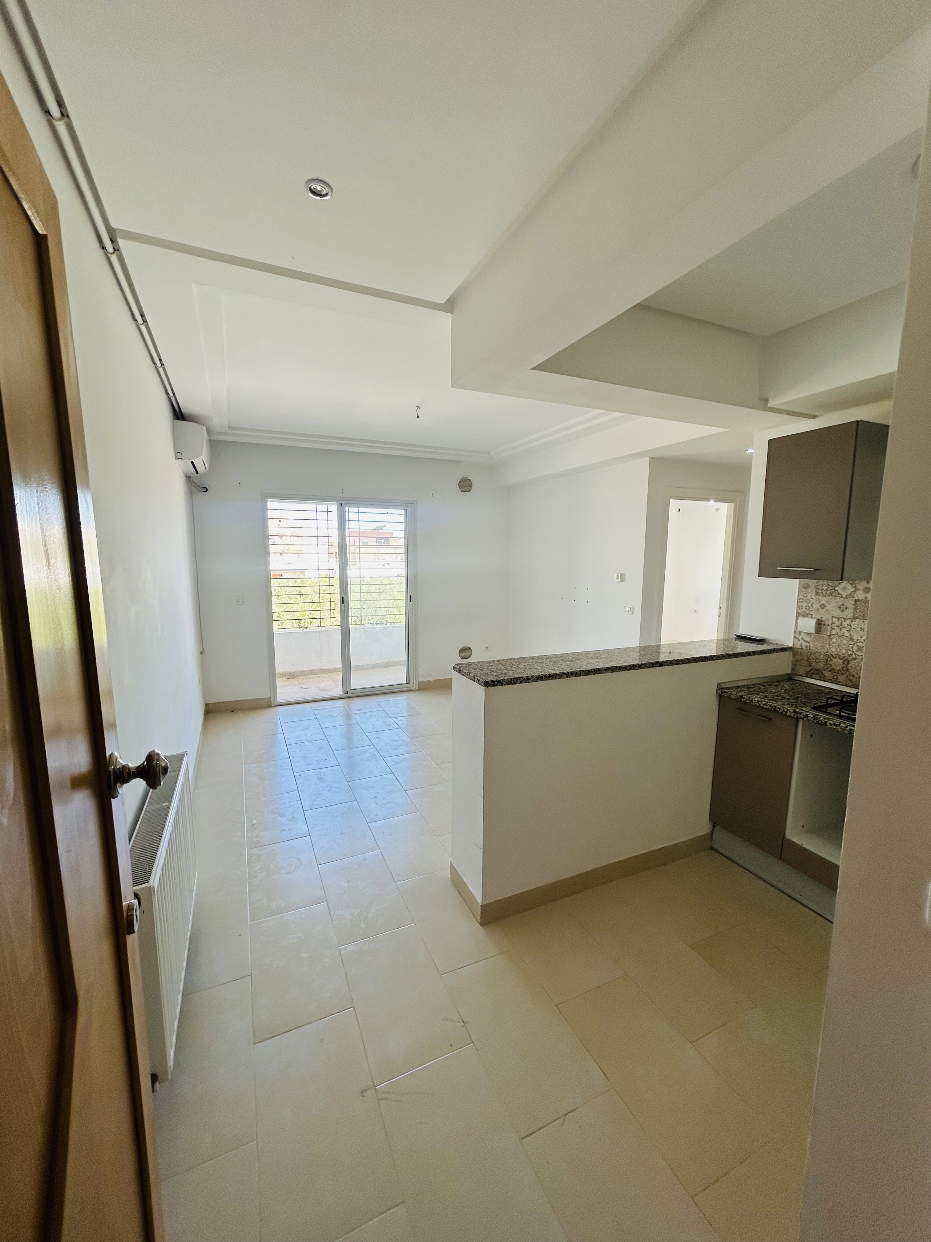 La Soukra&nbsp;Chotrana 1&nbsp;Location&nbsp;Appart. 2 pi�ces&nbsp;S 1 lumineux chotrana