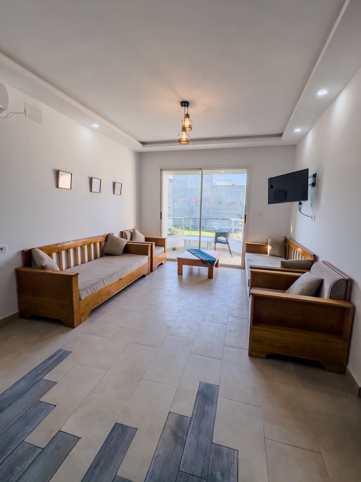 Hammam El Ghezaz&nbsp;Hammam El Ghezaz&nbsp;Location vacances&nbsp;Appart. 2 pi�ces&nbsp;Luxueux appartement a 100 m de la plage