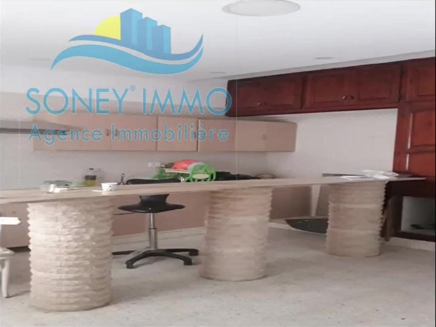 Sfax Sud&nbsp;El Ain&nbsp;Location&nbsp;Appart. 5 pi�ces+&nbsp;Etage de villa privatif emplacement strategique