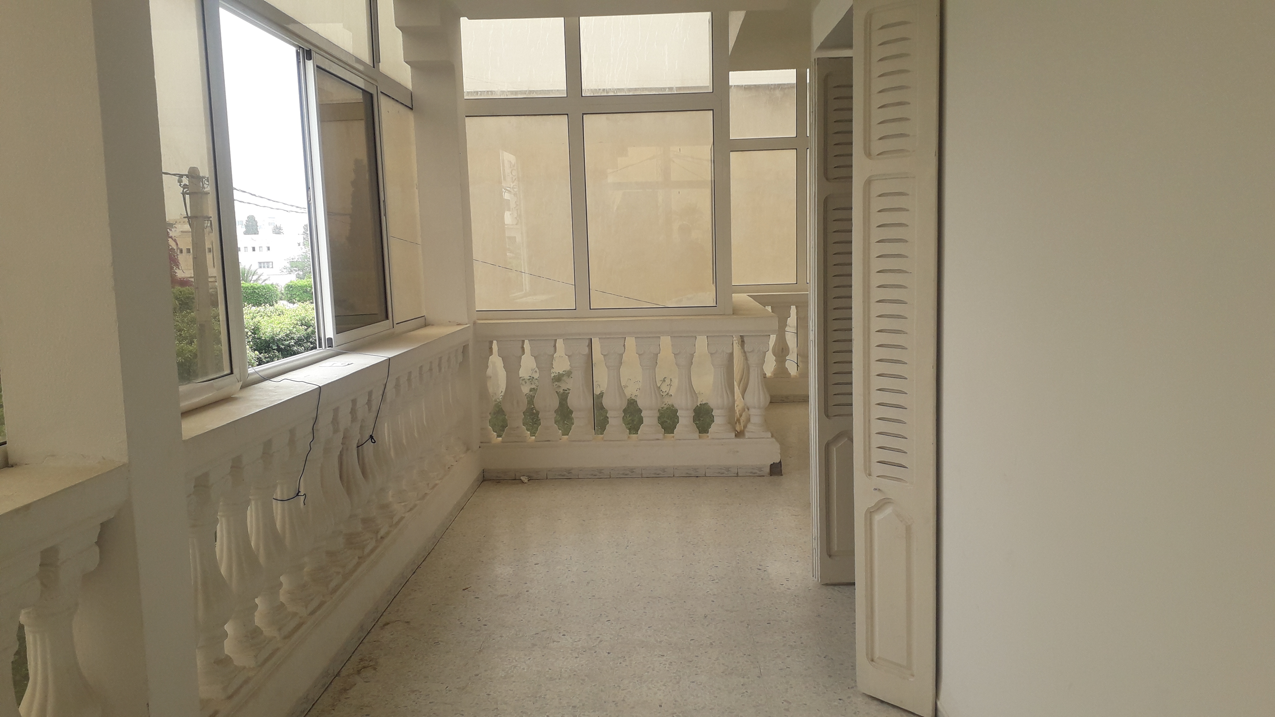 Sfax Sud&nbsp;El Ain&nbsp;Location&nbsp;Appart. 5 pi�ces+&nbsp;Etage de villa privatif emplacement strategique