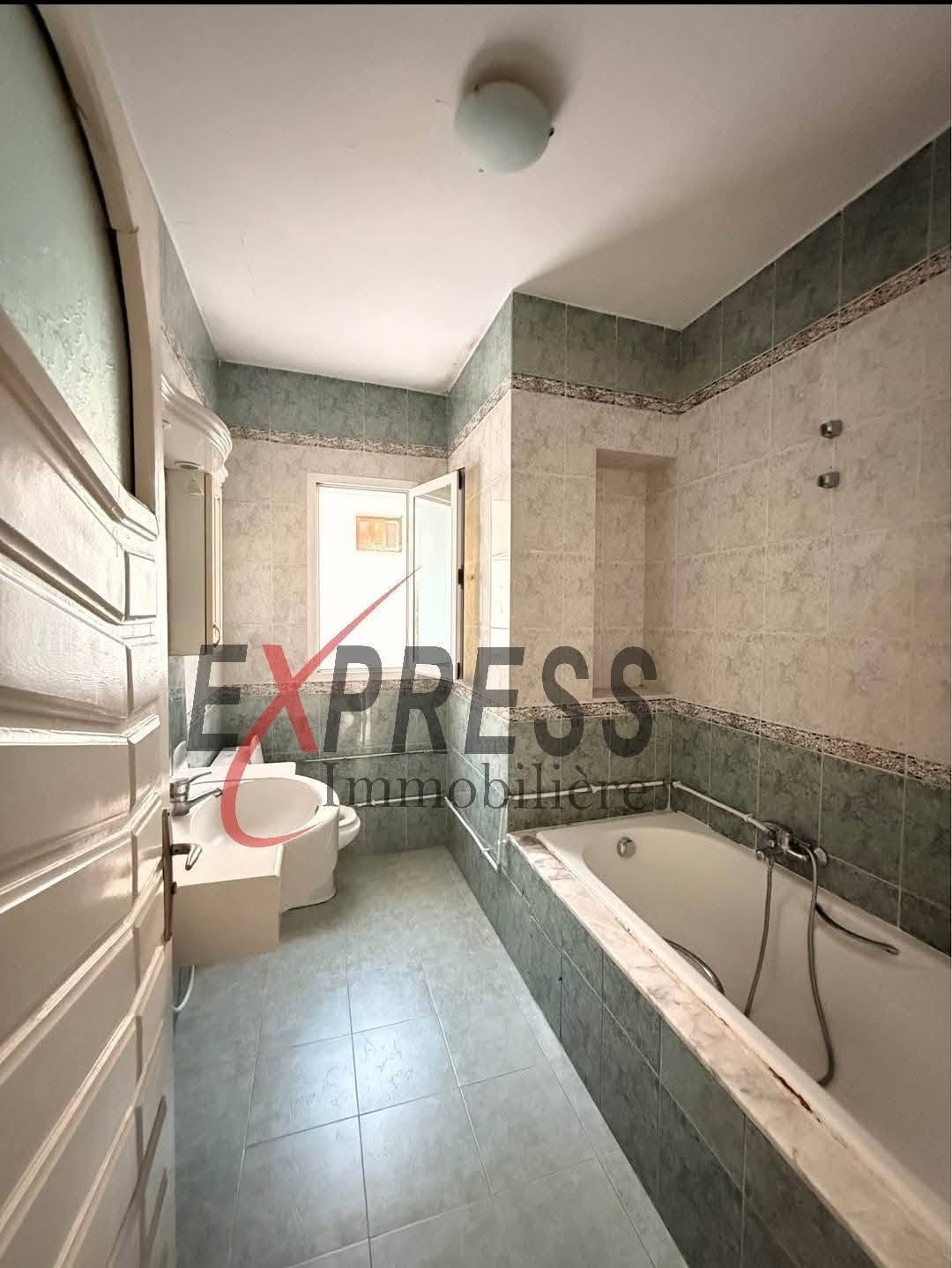 Ariana Ville&nbsp;Cite Ennasr 2&nbsp;Location&nbsp;Appart. 4 pi�ces&nbsp;Un spacieux �tage d'une villa s3 � ennaser 2