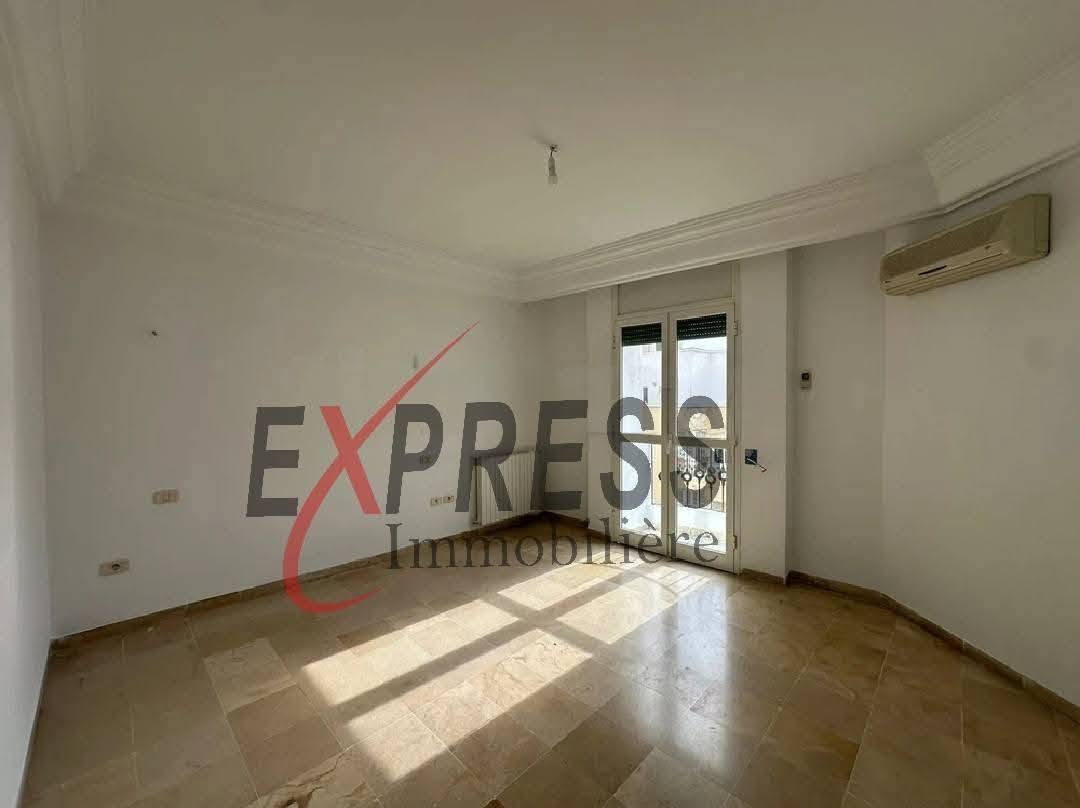 Ariana Ville&nbsp;El Menzah 7&nbsp;Location&nbsp;Appart. 4 pi�ces&nbsp;Un appart s3 avec place de parking