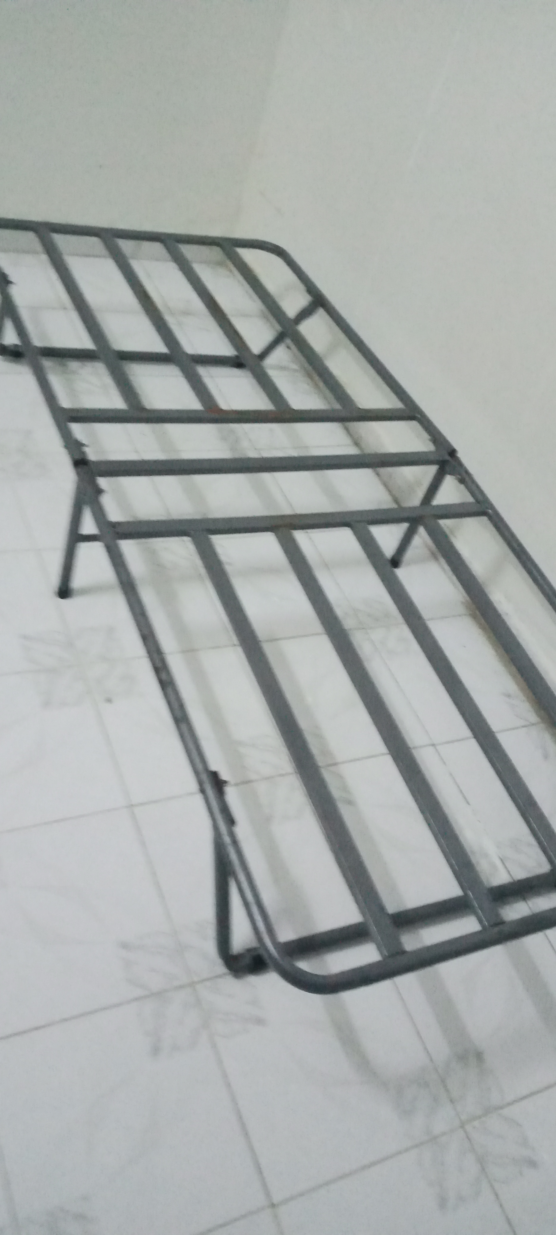 Ariana Ville&nbsp;Cite Ennouzha&nbsp;Chambres � coucher&nbsp;Lits&nbsp;Lit pliable en fer