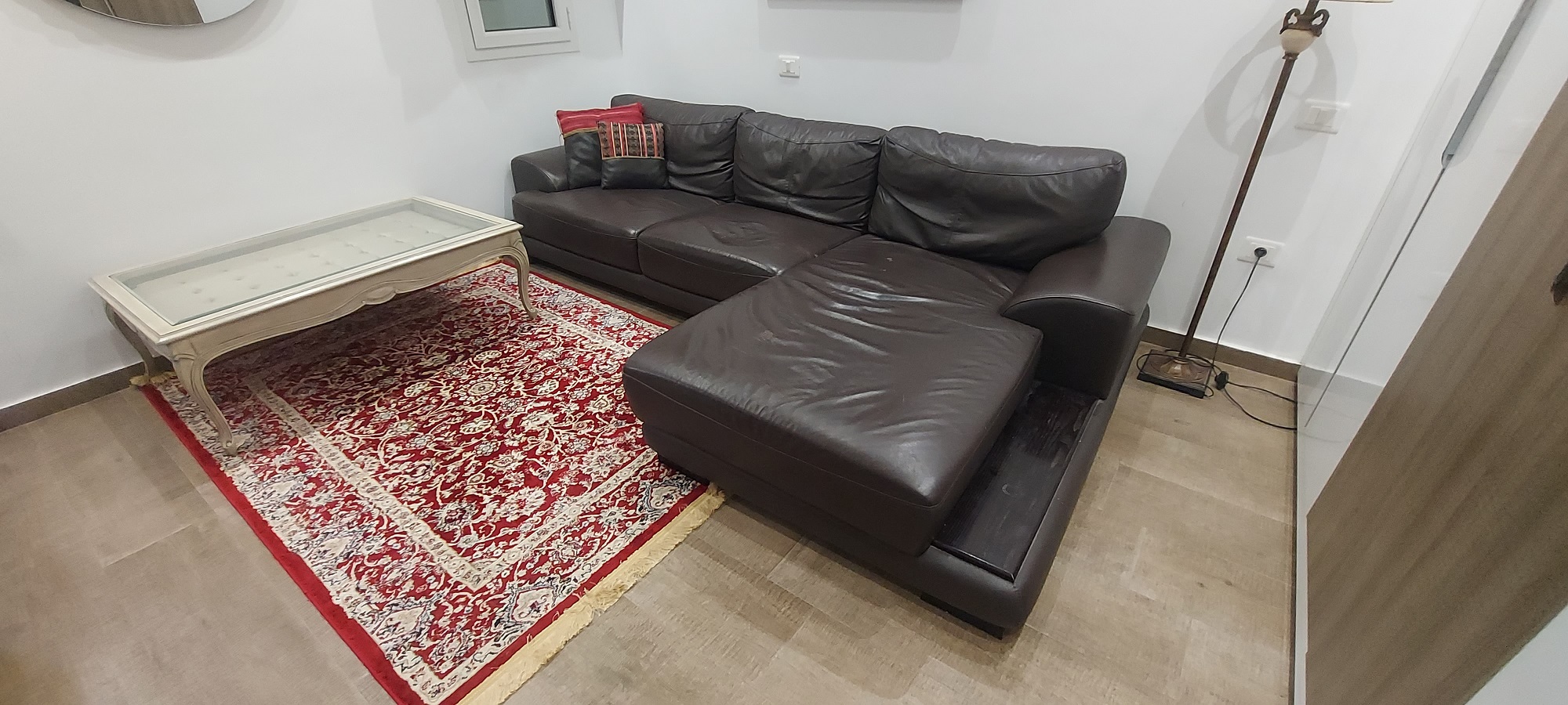 La Soukra&nbsp;Chotrana 2&nbsp;Salon - Salle � manger &nbsp;Canap�s&nbsp;Canap� d angle en cuir