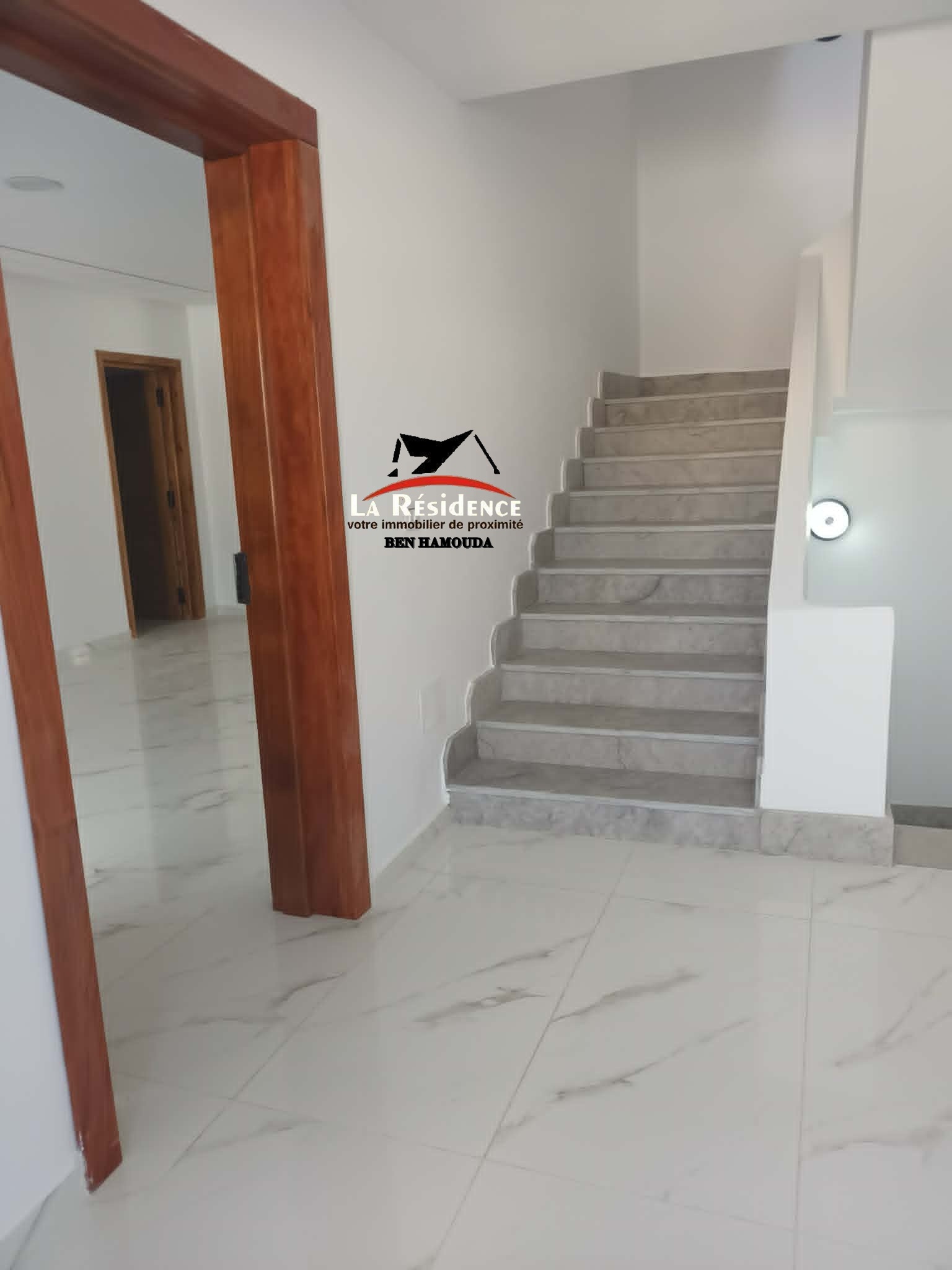 Bizerte Nord&nbsp;Bizerte&nbsp;Location&nbsp;Appart. 4 pi�ces&nbsp;Un superbe appartement � corniche bizerte
