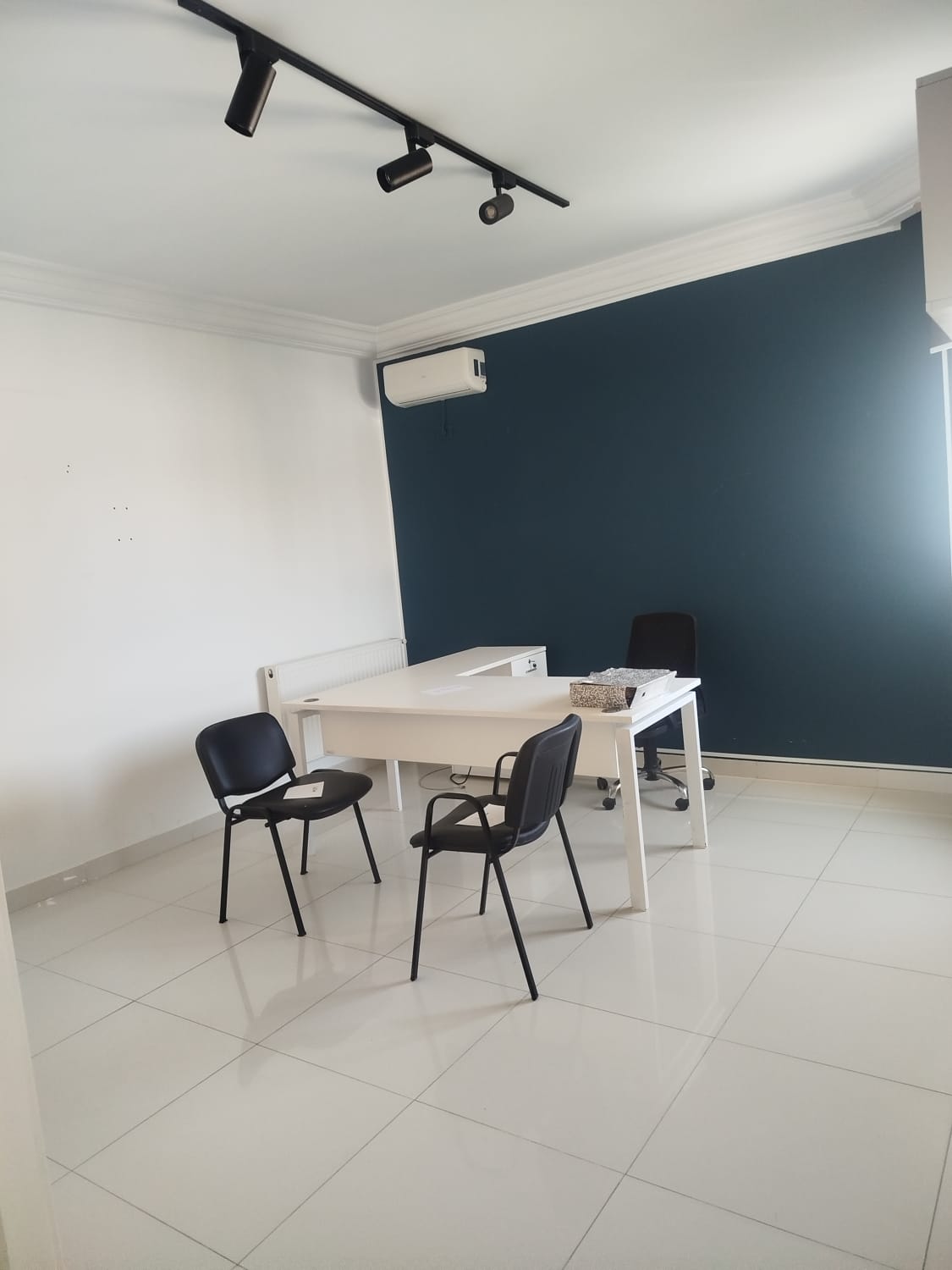 Ariana Ville&nbsp;Ariana&nbsp;Location&nbsp;Appart. 5 pi�ces+&nbsp;Un appartement s4 pour usage bureautique