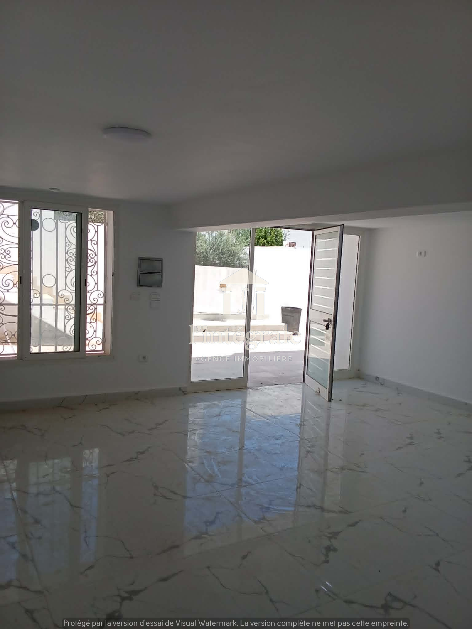 Ariana Ville&nbsp;Cite Ennasr 2&nbsp;Location&nbsp;Maisons&nbsp;Local pour bureau ou commerce