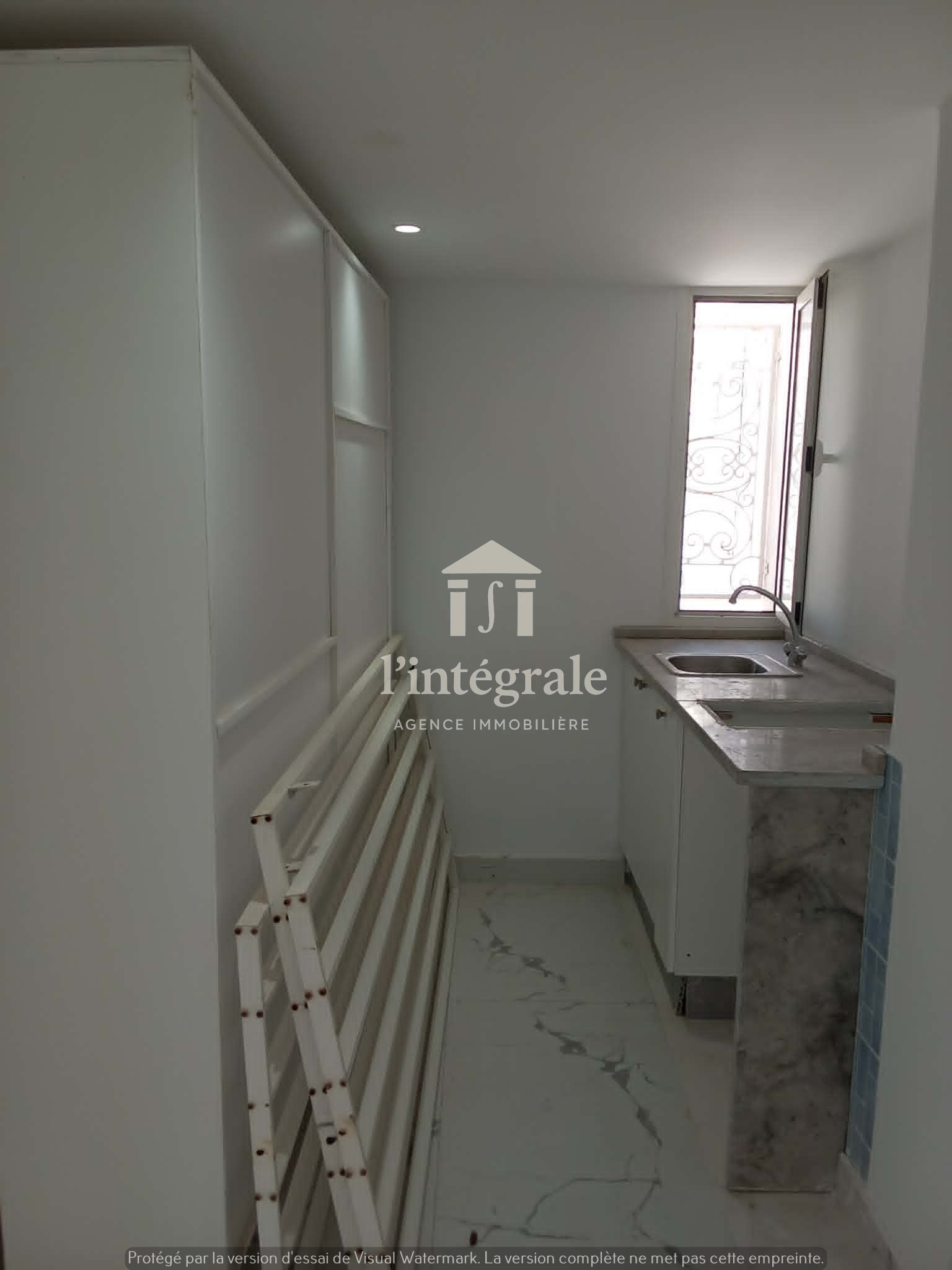 Ariana Ville&nbsp;Cite Ennasr 2&nbsp;Location&nbsp;Maisons&nbsp;Local pour bureau ou commerce