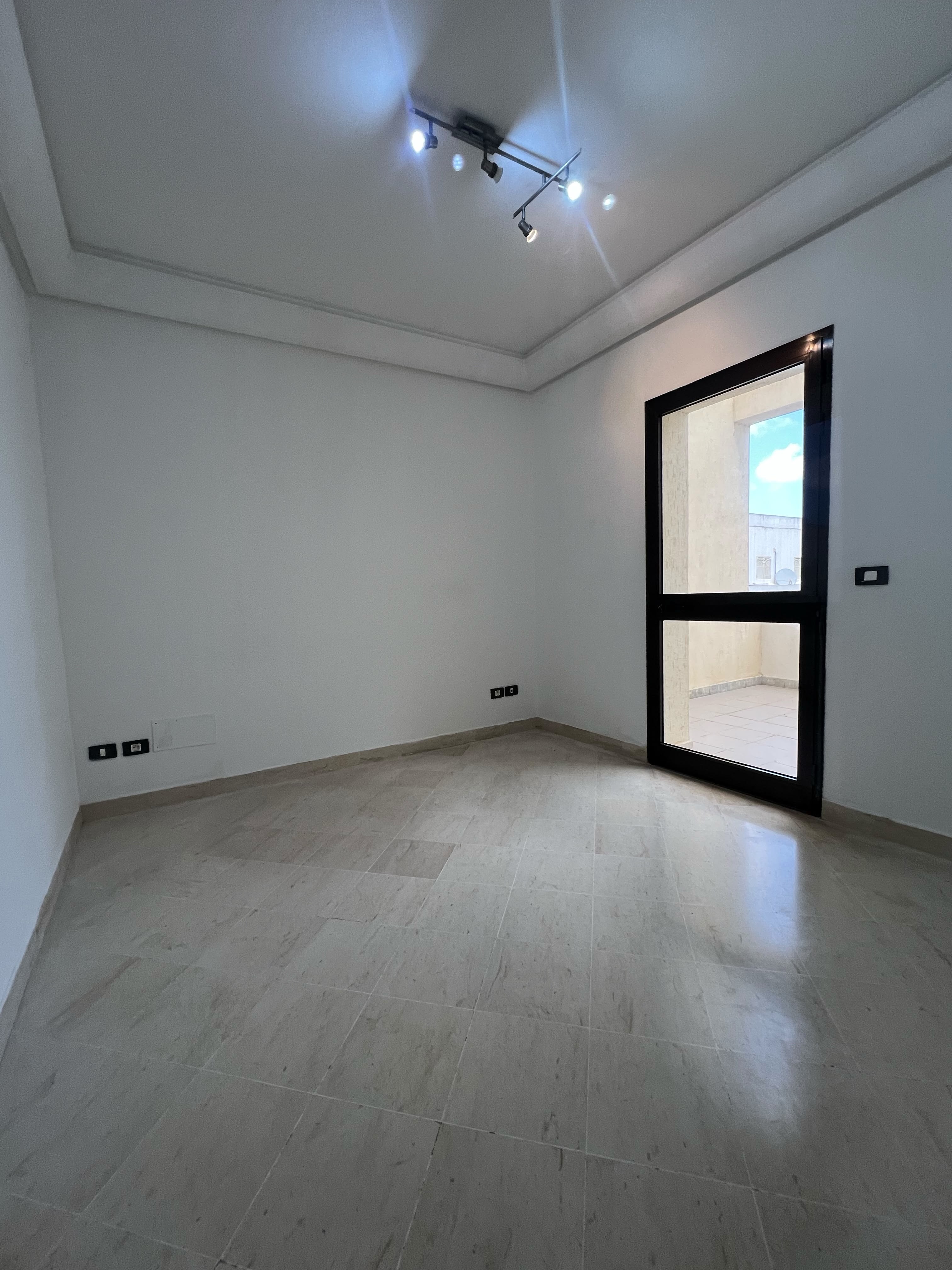 La Marsa&nbsp;Berge Du Lac&nbsp;Location&nbsp;Appart. 4 pi�ces&nbsp;Bureau op et 3p au lac 1