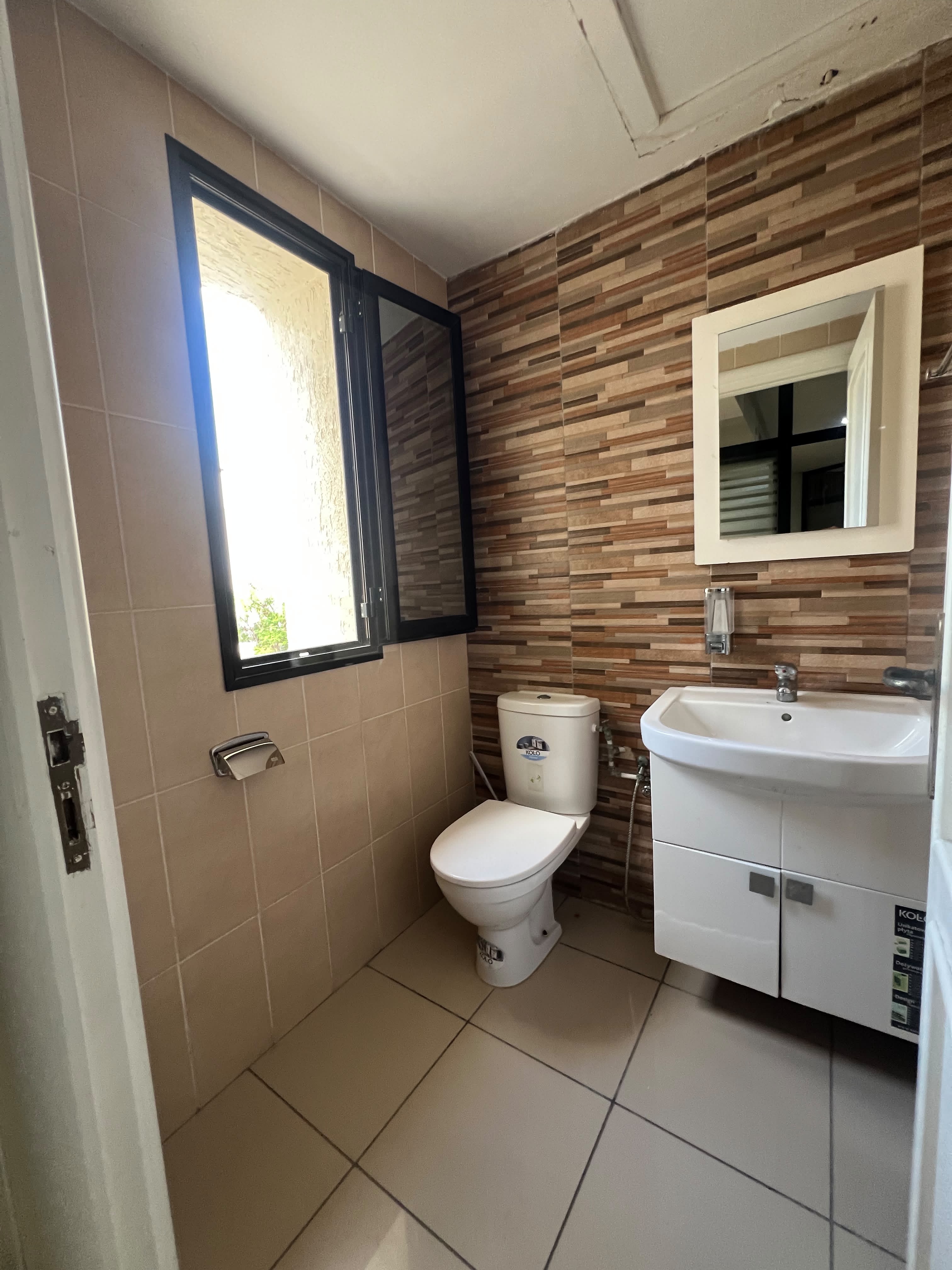 La Marsa&nbsp;Berge Du Lac&nbsp;Location&nbsp;Appart. 4 pi�ces&nbsp;Bur op et 3p au lac 1